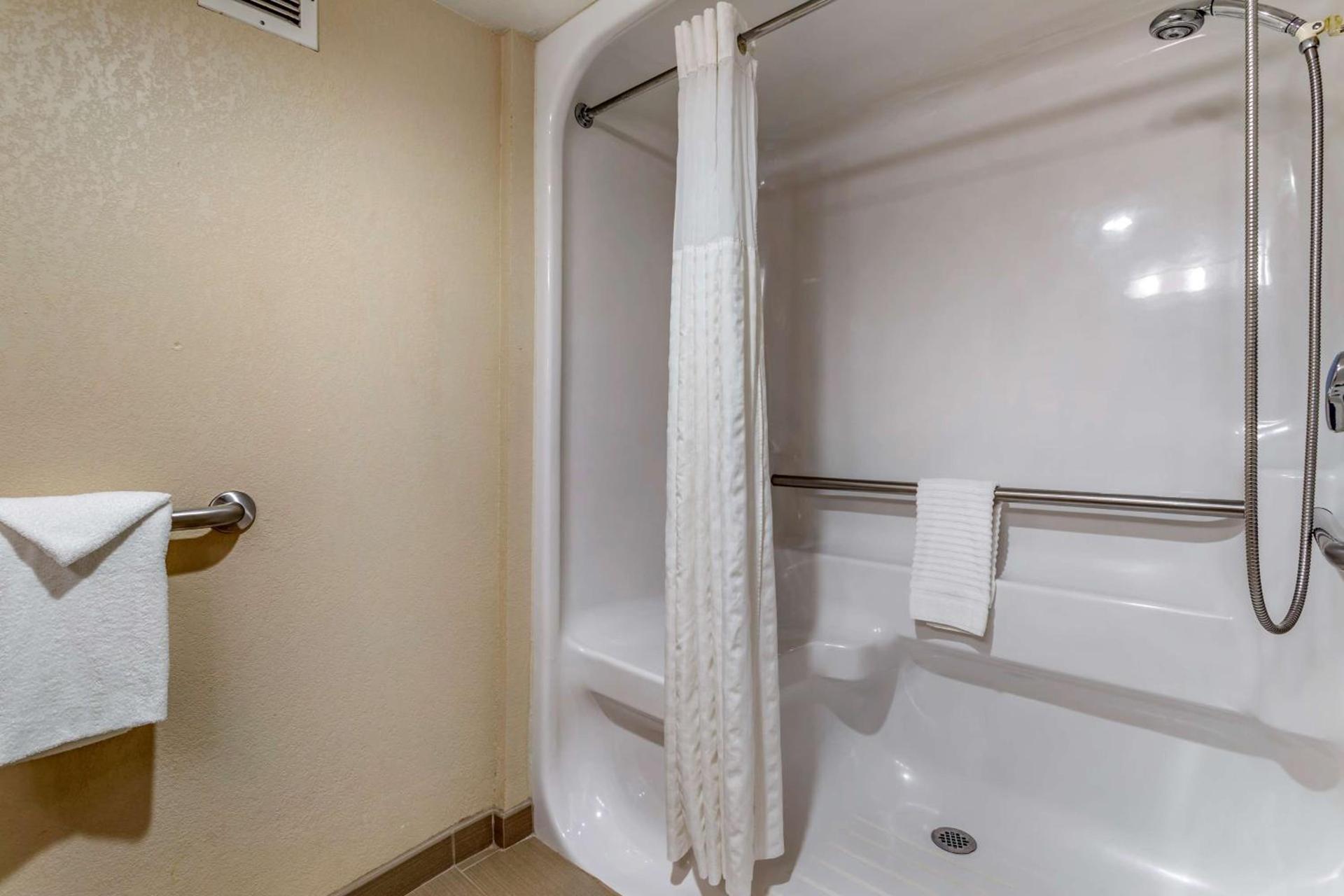 Comfort Inn Biltmore West photo 9