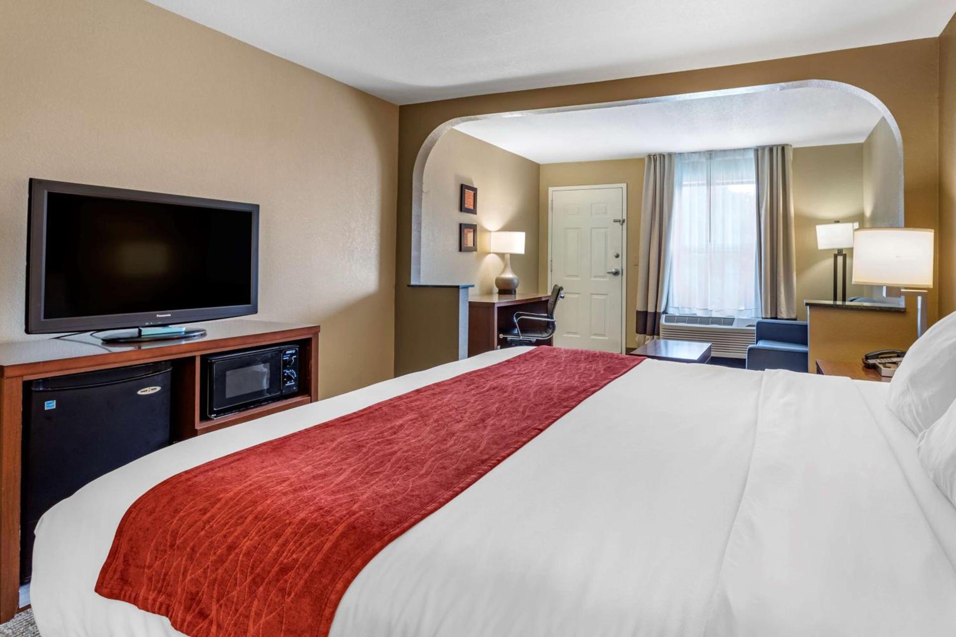 Comfort Inn Biltmore West photo 19