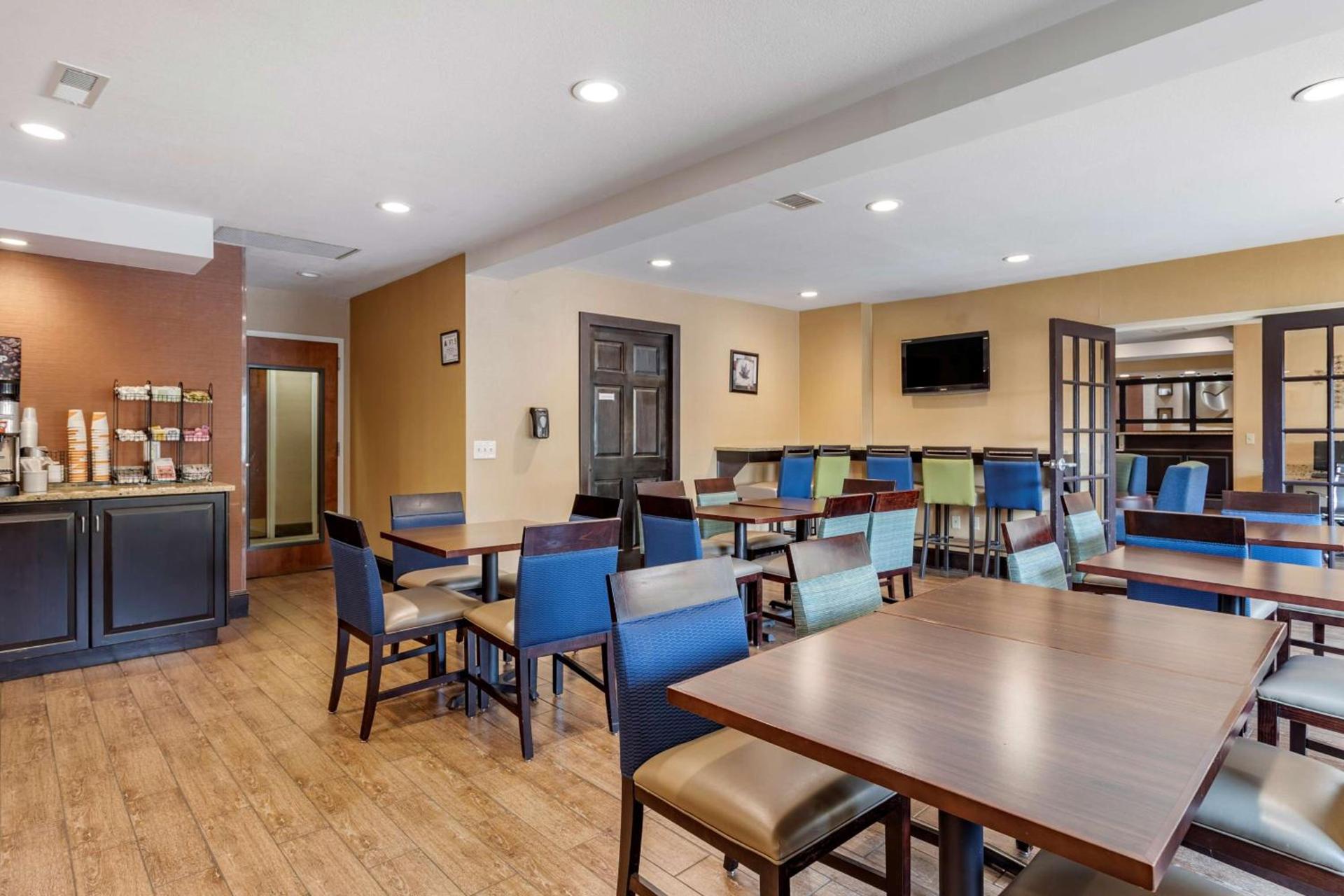 Comfort Inn Biltmore West photo 26