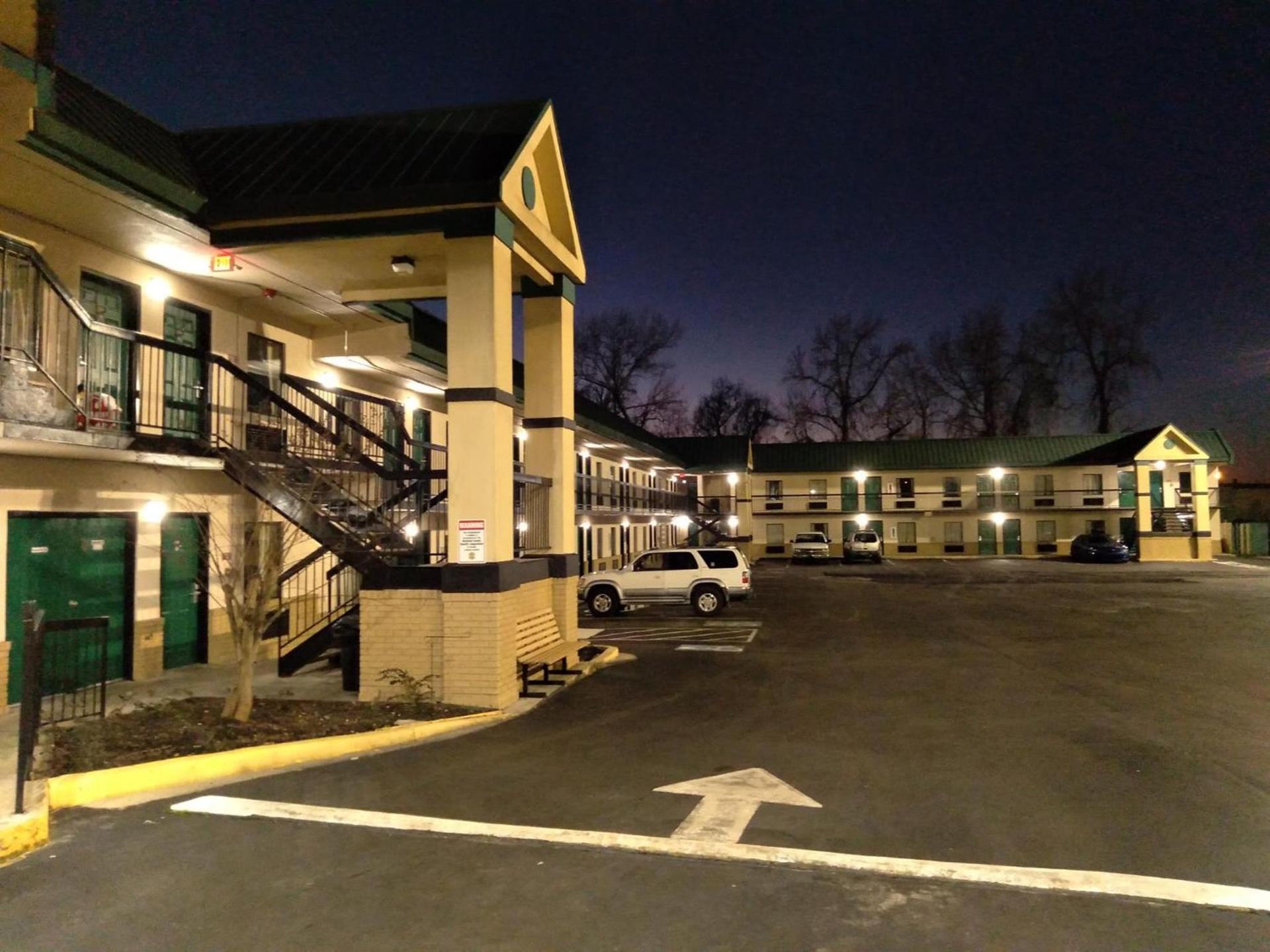 Super 8 by Wyndham Columbia photo 3