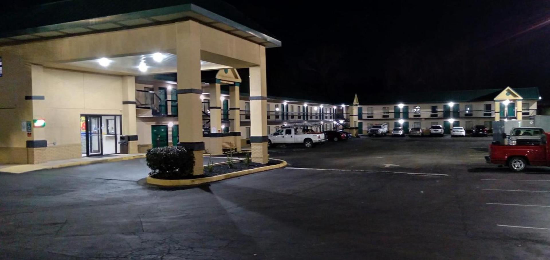 Super 8 by Wyndham Columbia photo 5
