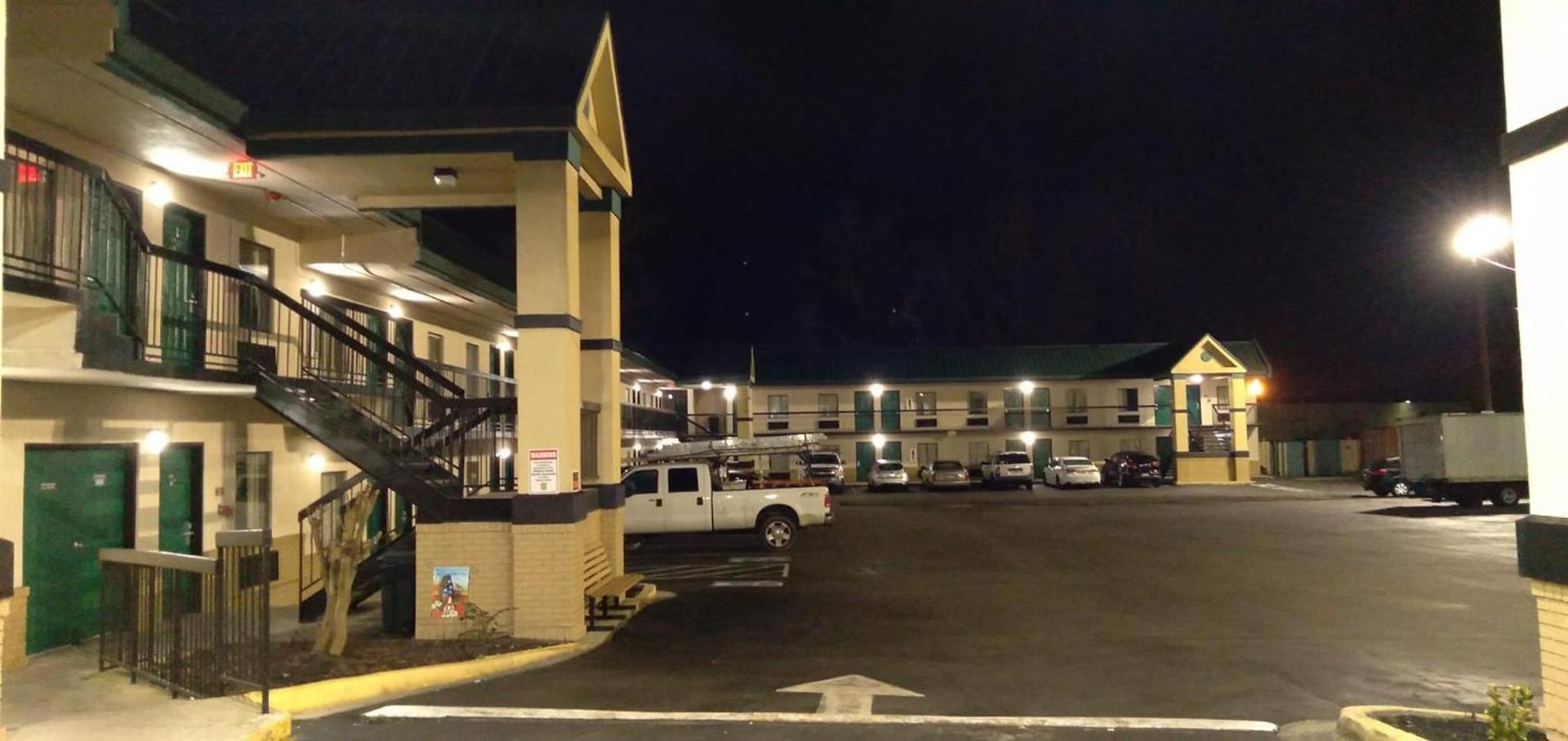 Super 8 by Wyndham Columbia photo 6