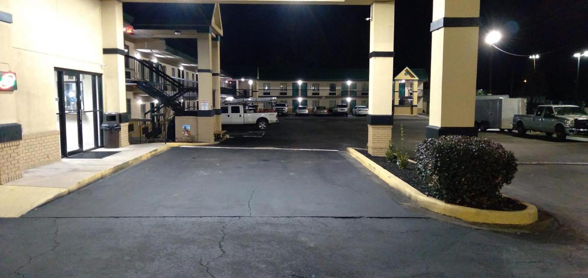Super 8 by Wyndham Columbia photo 7