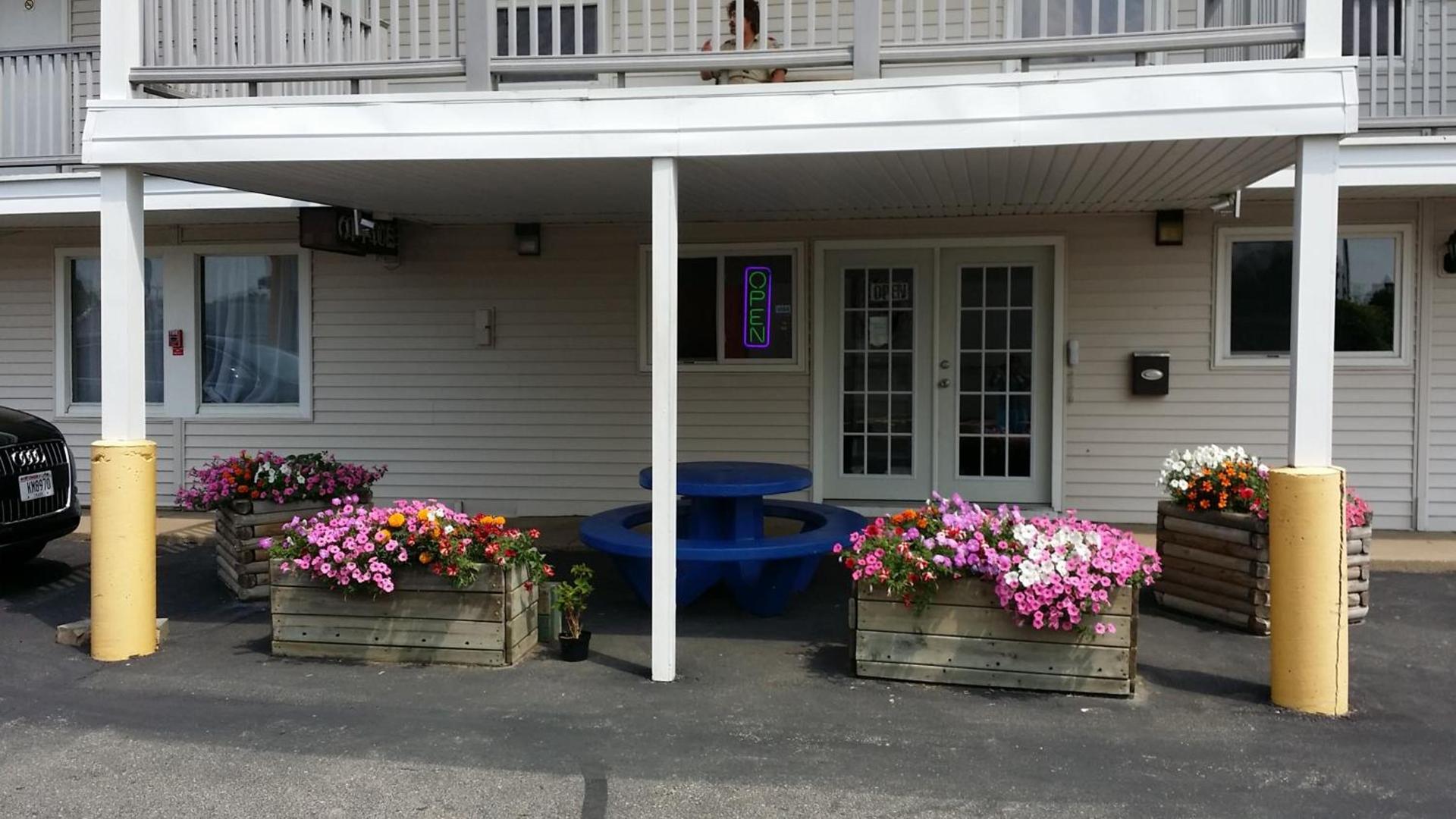 Rodeway Inn La Crosse photo 11