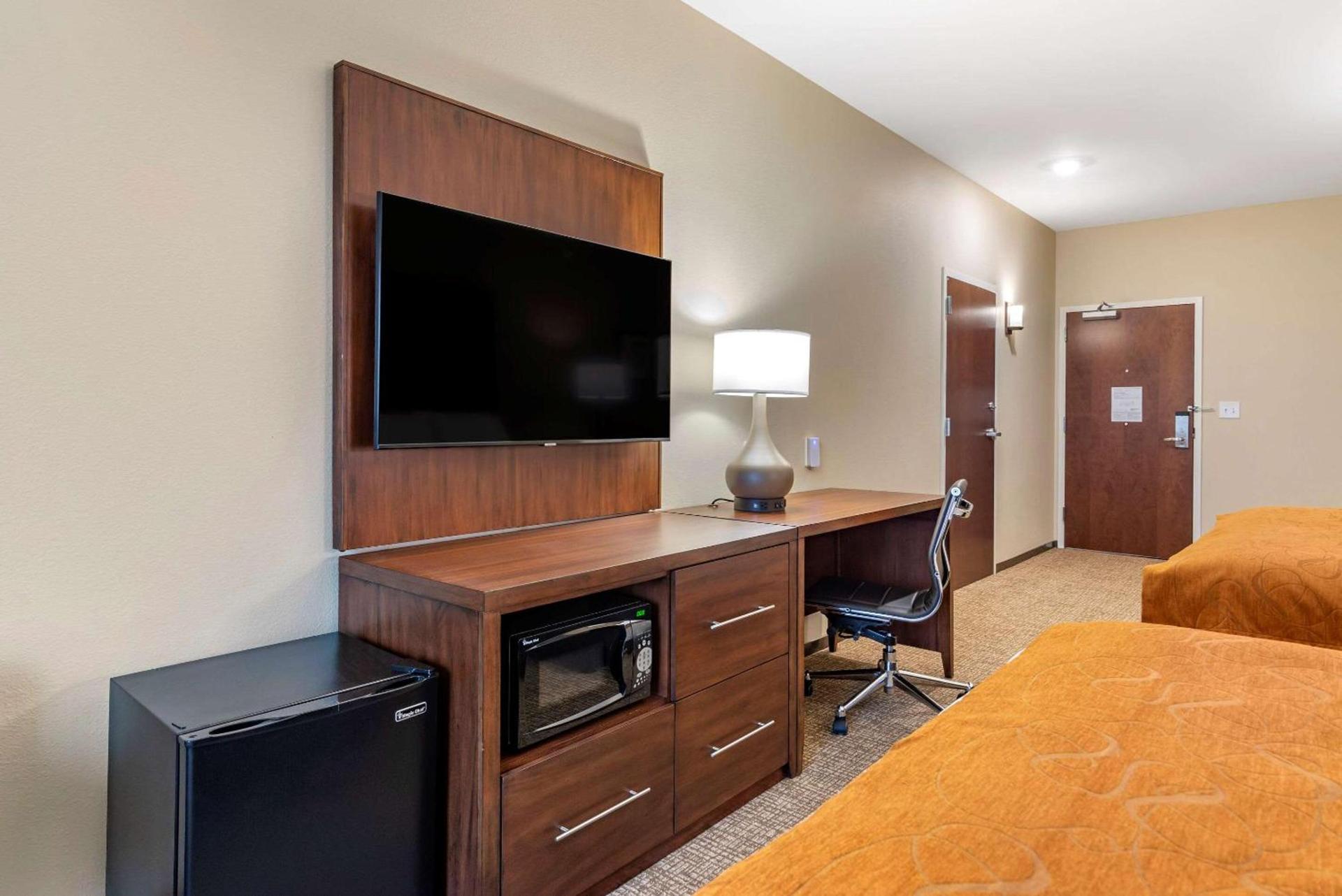 Comfort Suites Newnan photo 6