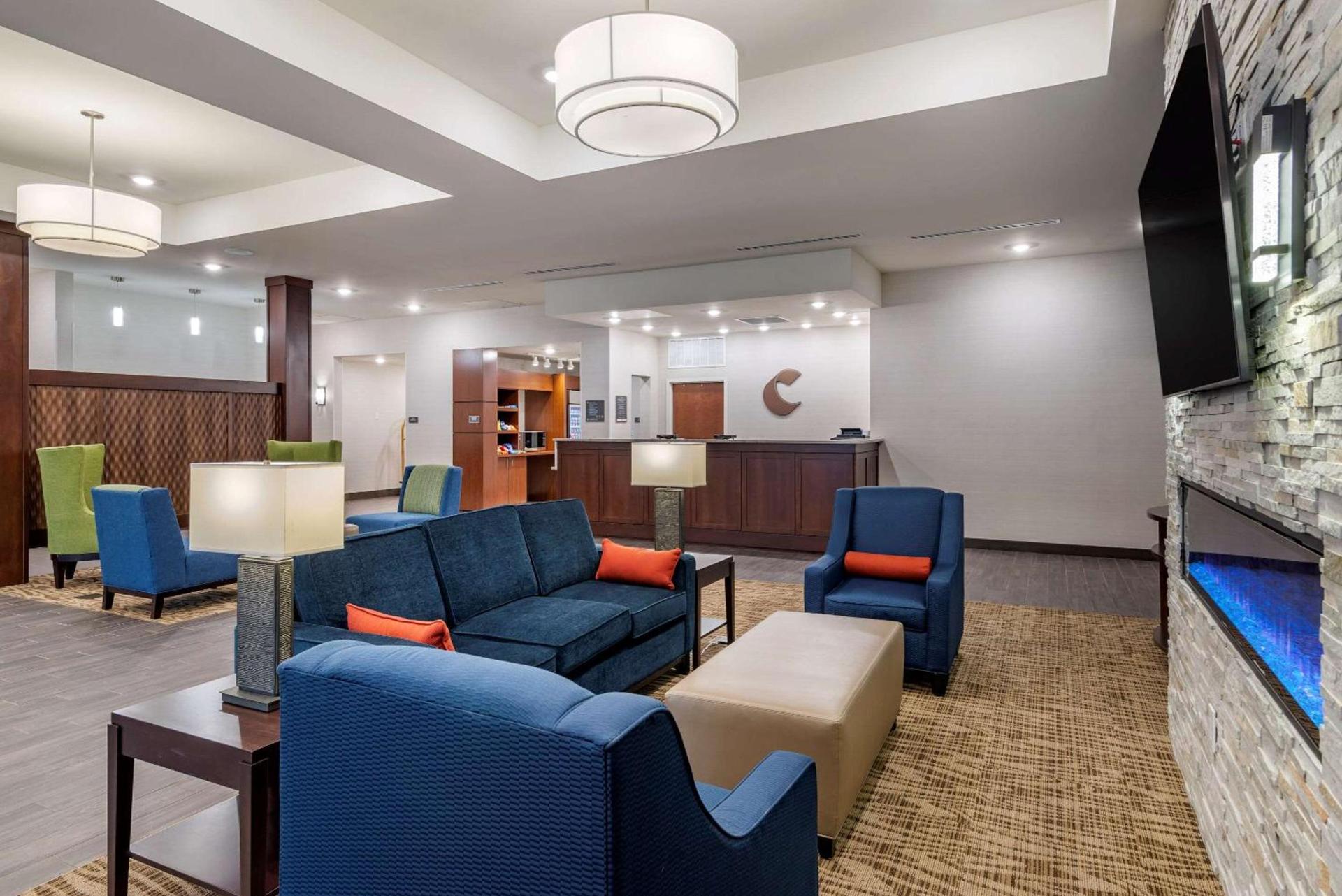 Comfort Suites Newnan photo 3