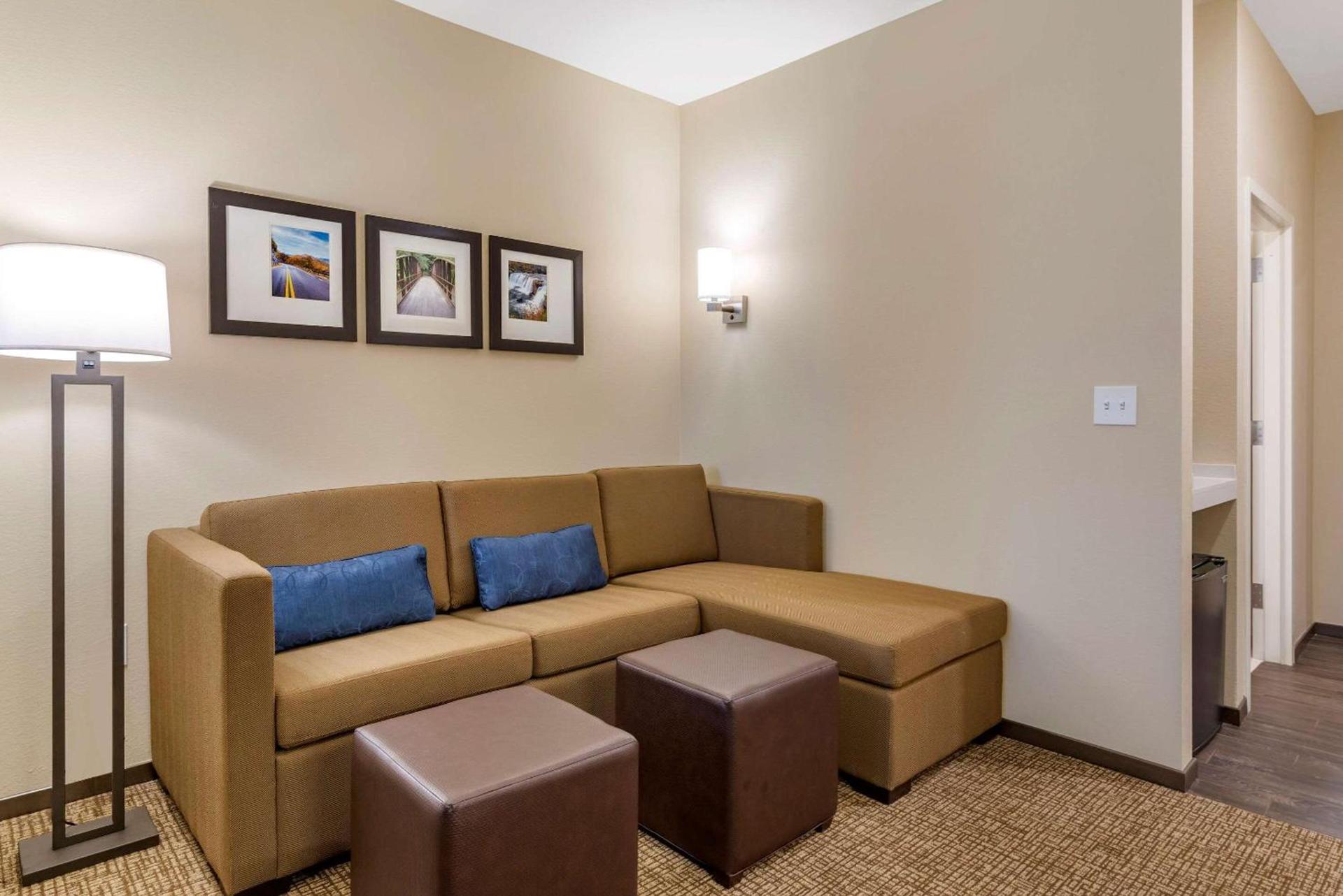 Comfort Suites Newnan photo 12