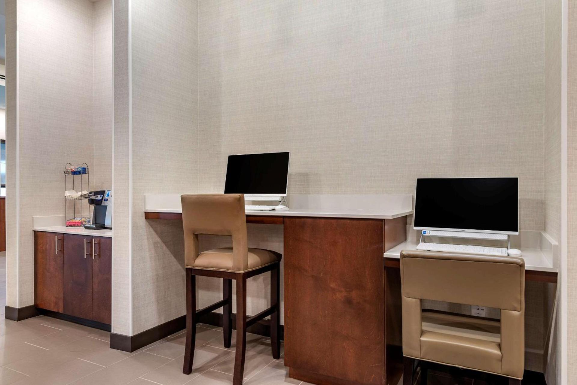 Comfort Suites Newnan photo 21