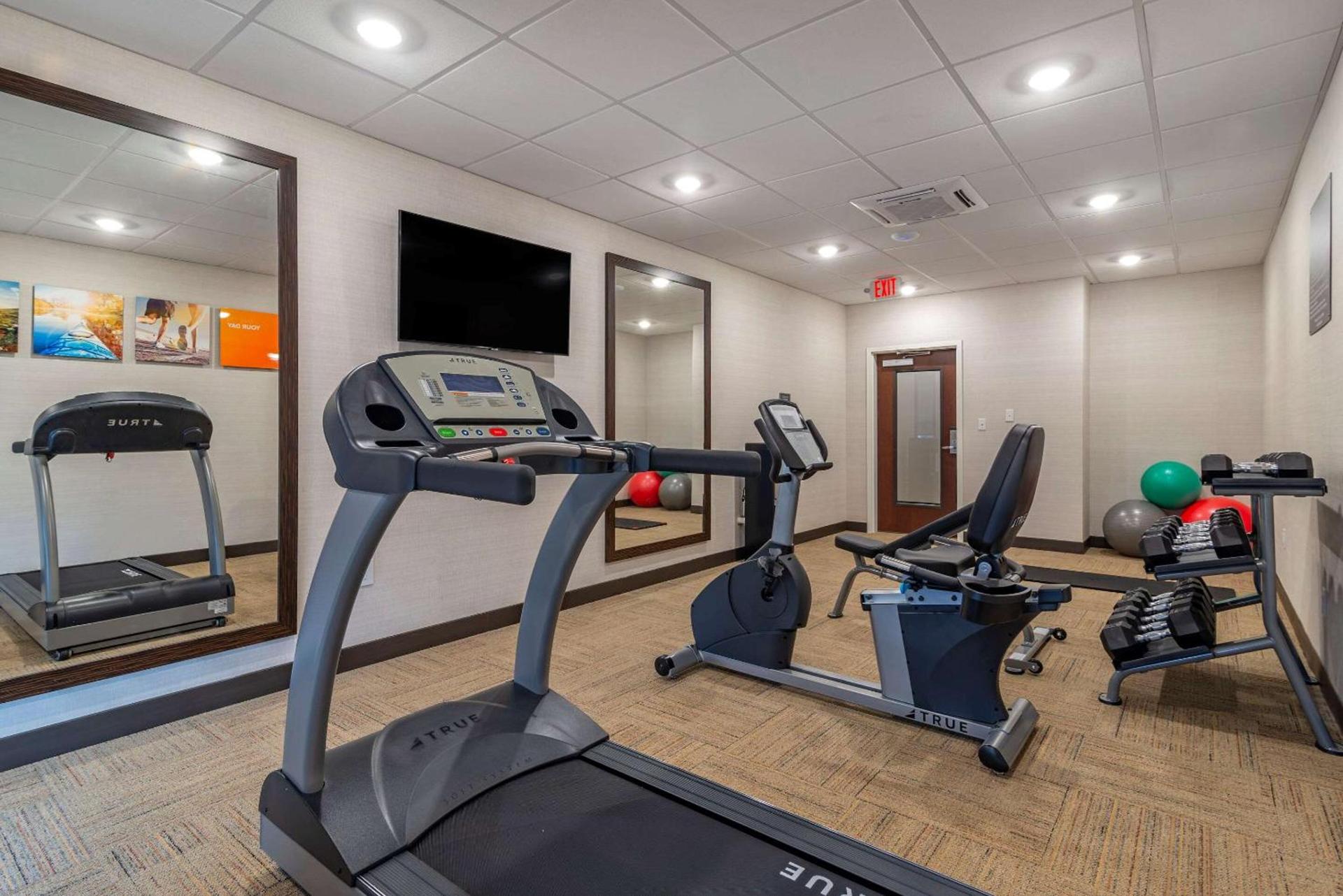 Comfort Suites Newnan photo 20