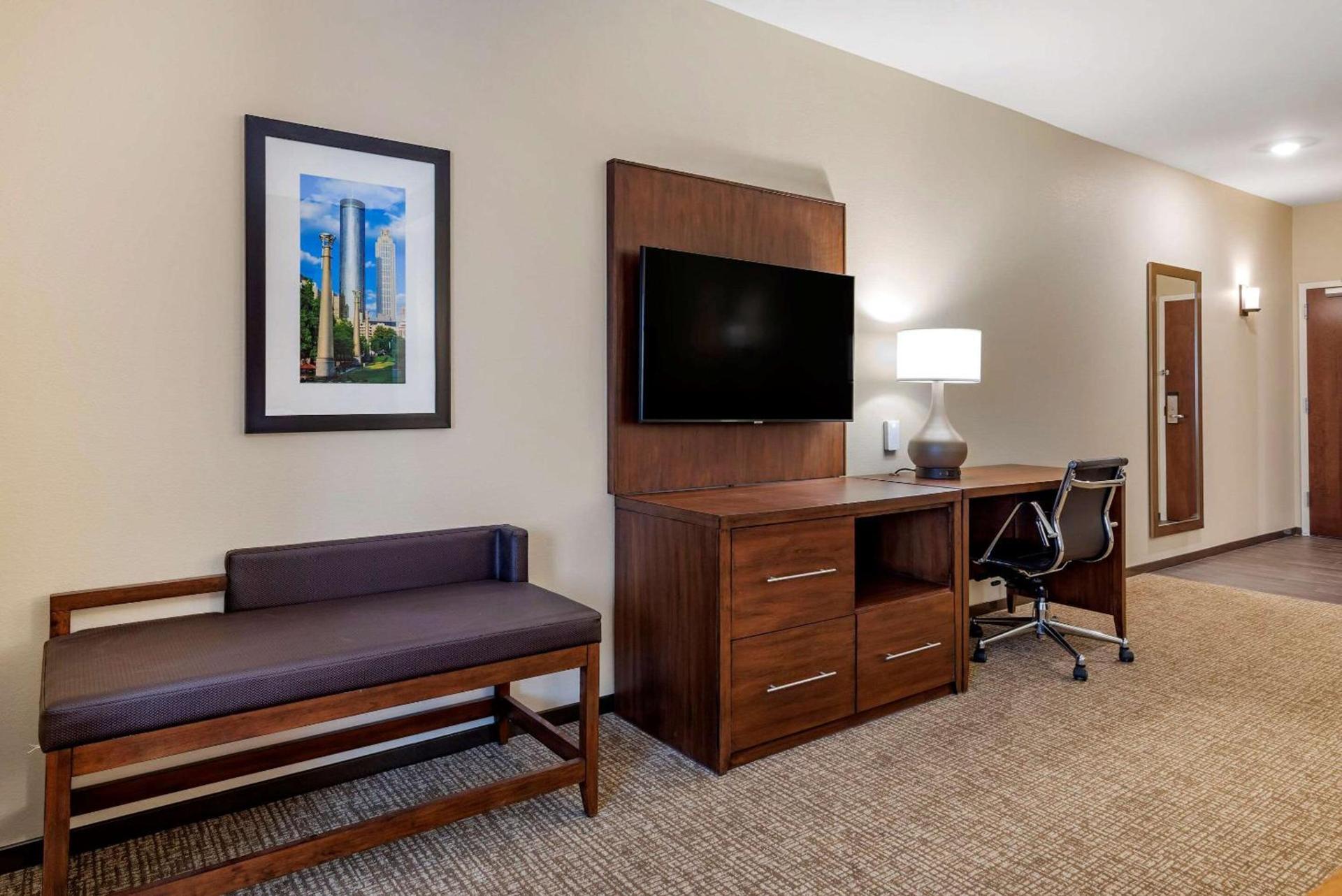 Comfort Suites Newnan photo 13
