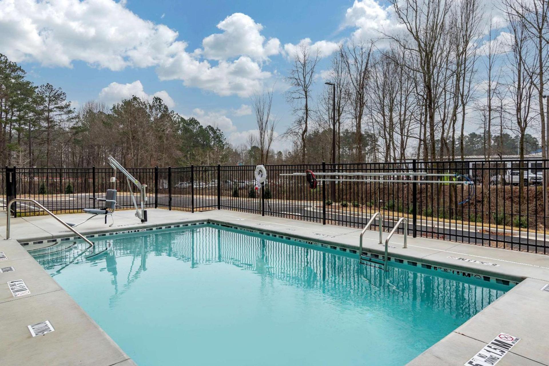 Comfort Suites Newnan photo 18