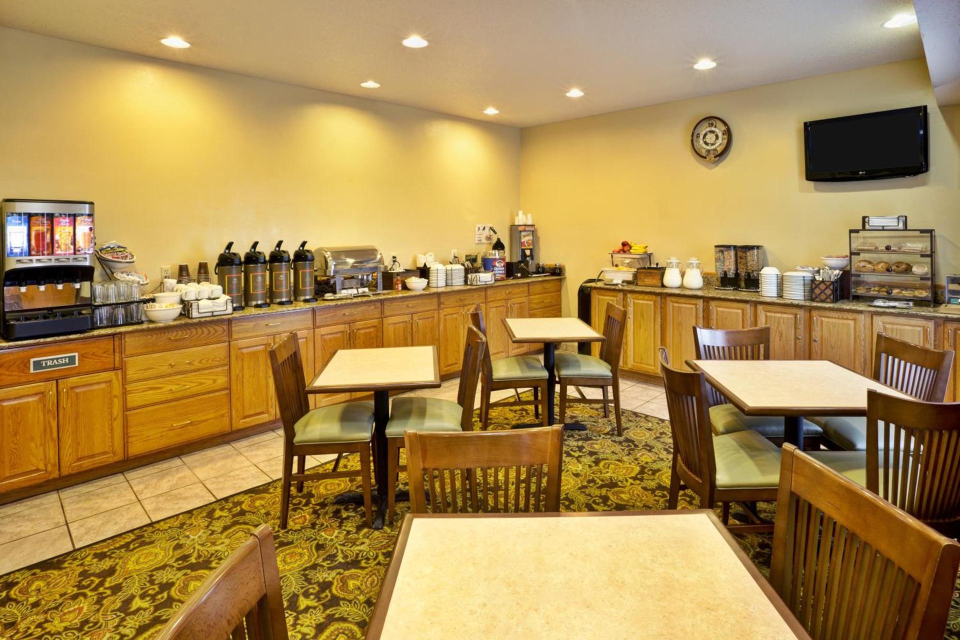 Country Inn & Suites by Radisson, Marion, OH photo 30