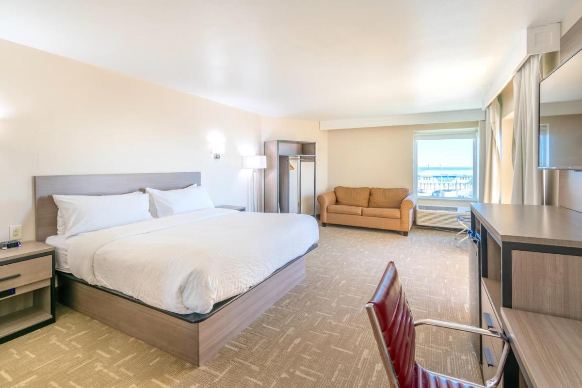 Clarion Pointe Galveston Seawall photo 33