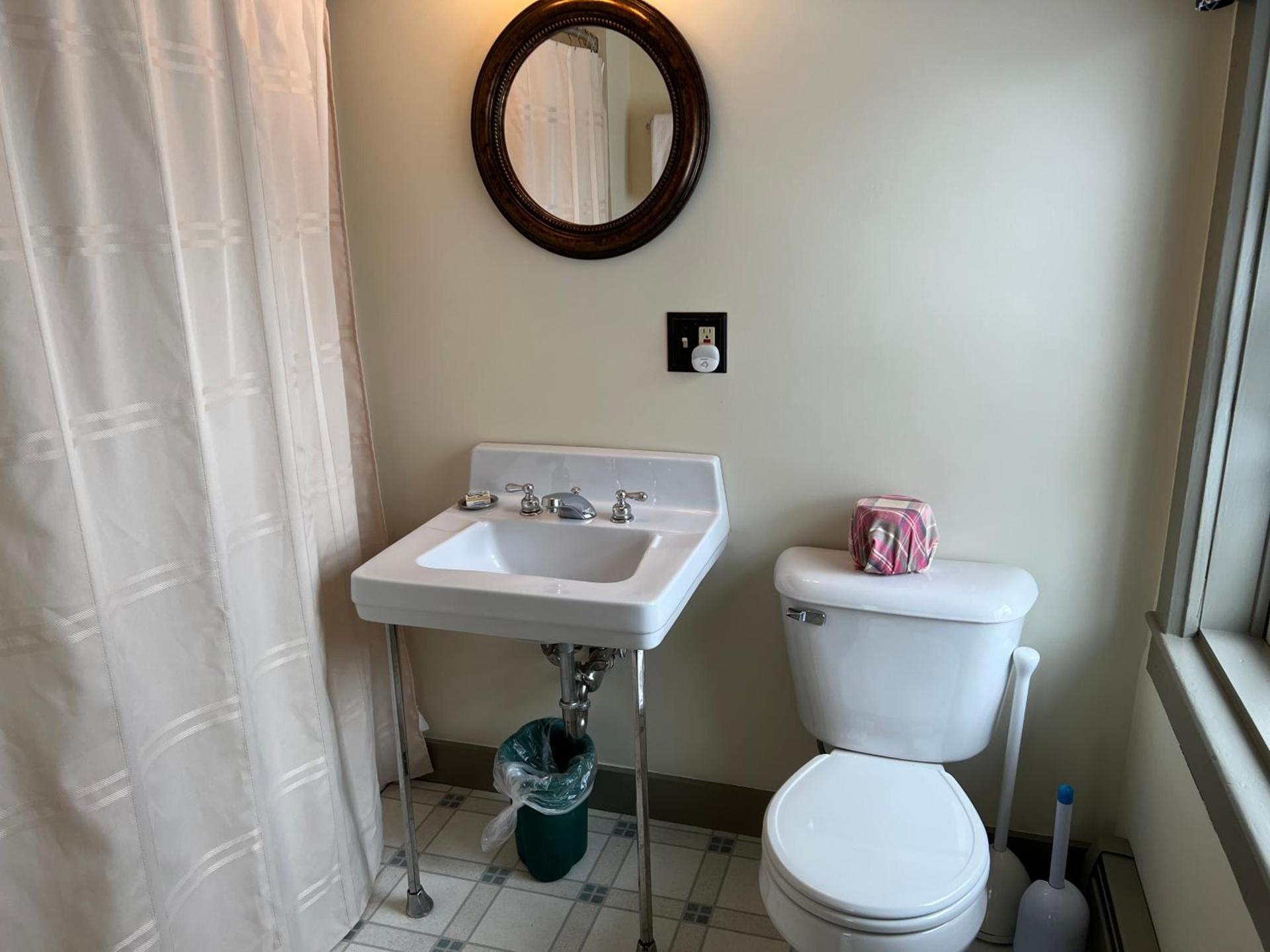 Shoreham Inn Bed & Breakfast photo 67