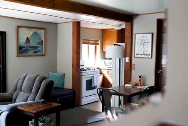 Hope Alaska's Bear Creek Lodge photo 58