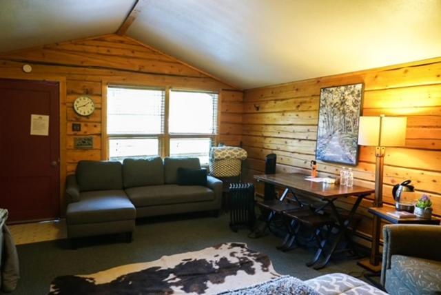 Hope Alaska's Bear Creek Lodge photo 89