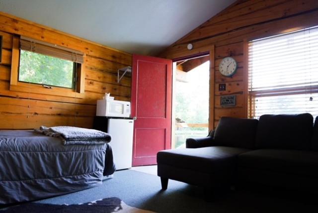 Hope Alaska's Bear Creek Lodge photo 99