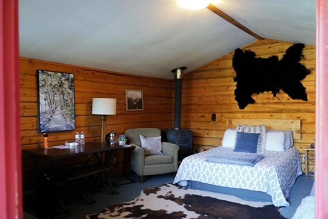 Hope Alaska's Bear Creek Lodge photo 95