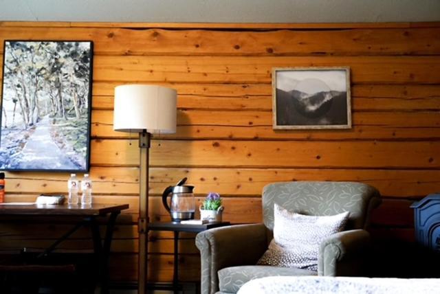 Hope Alaska's Bear Creek Lodge photo 71