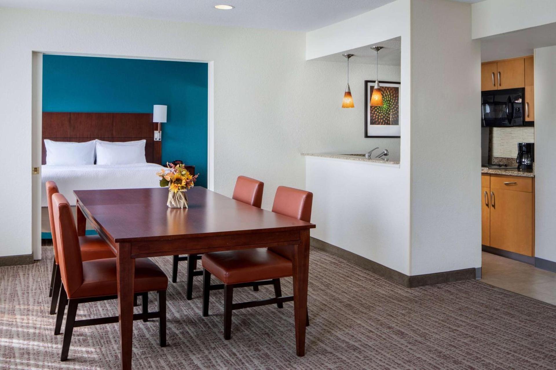 Sonesta ES Suites Dallas Medical Market Center photo 8
