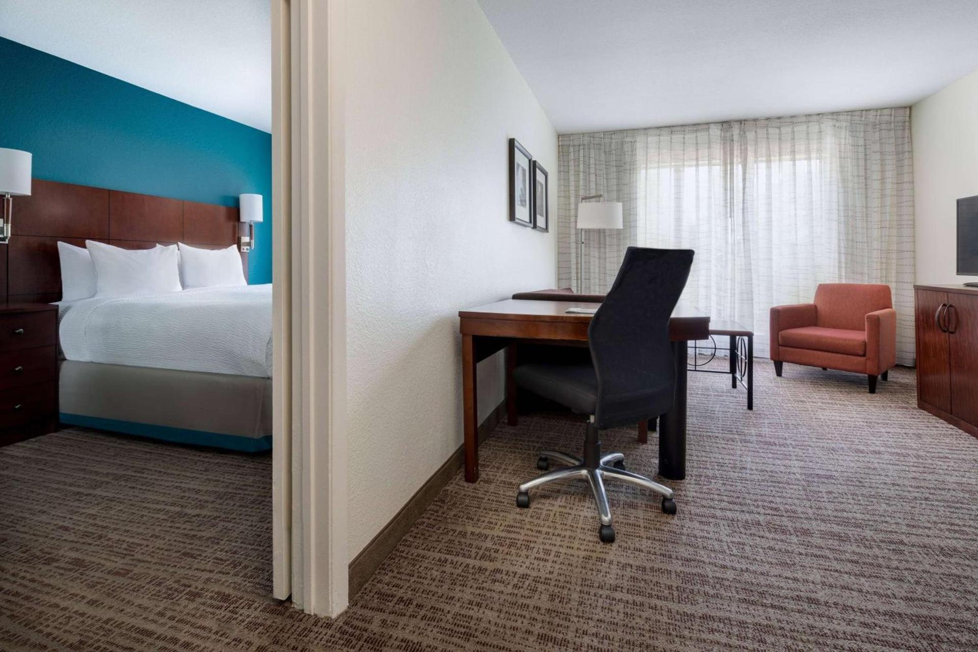Sonesta ES Suites Dallas Medical Market Center photo 7