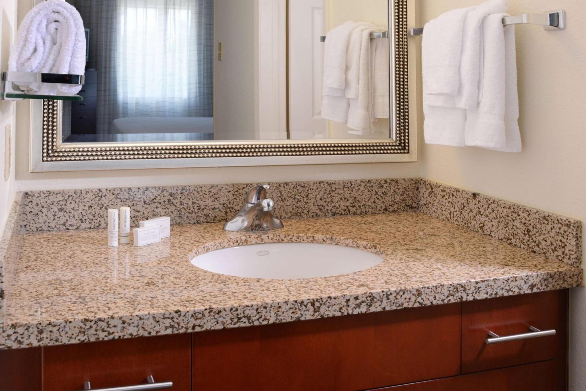Sonesta ES Suites Dallas Medical Market Center photo 13