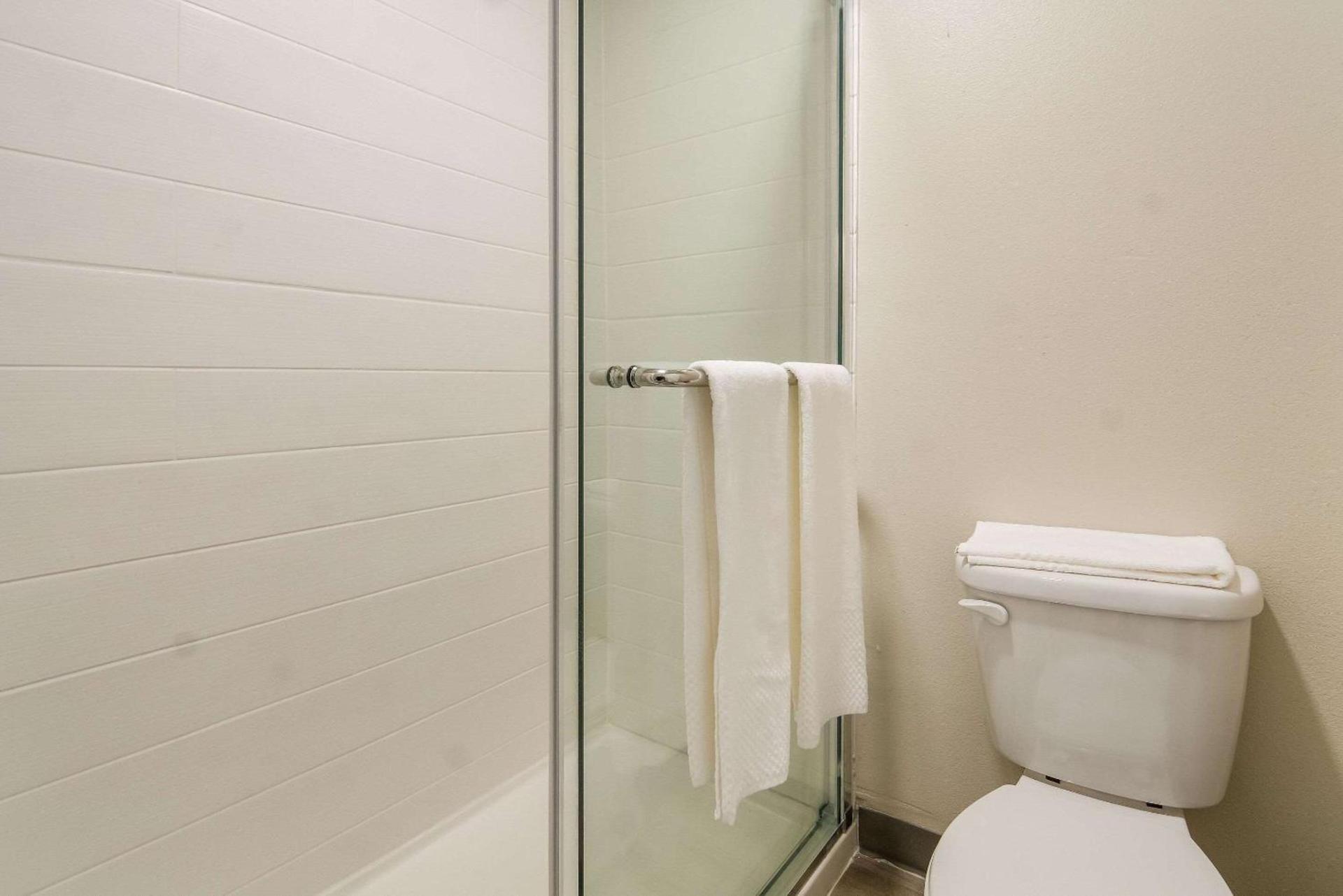 Quality Inn & Suites Dallas-Cityplace photo 2