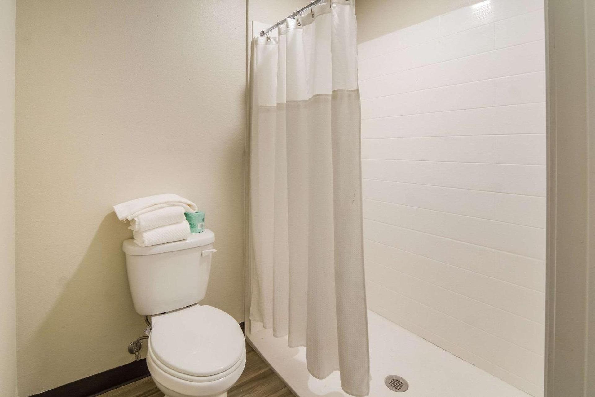 Quality Inn & Suites Dallas-Cityplace photo 3