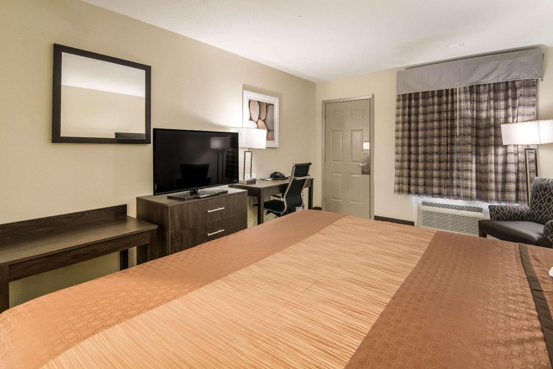 Quality Inn & Suites Dallas-Cityplace photo 4