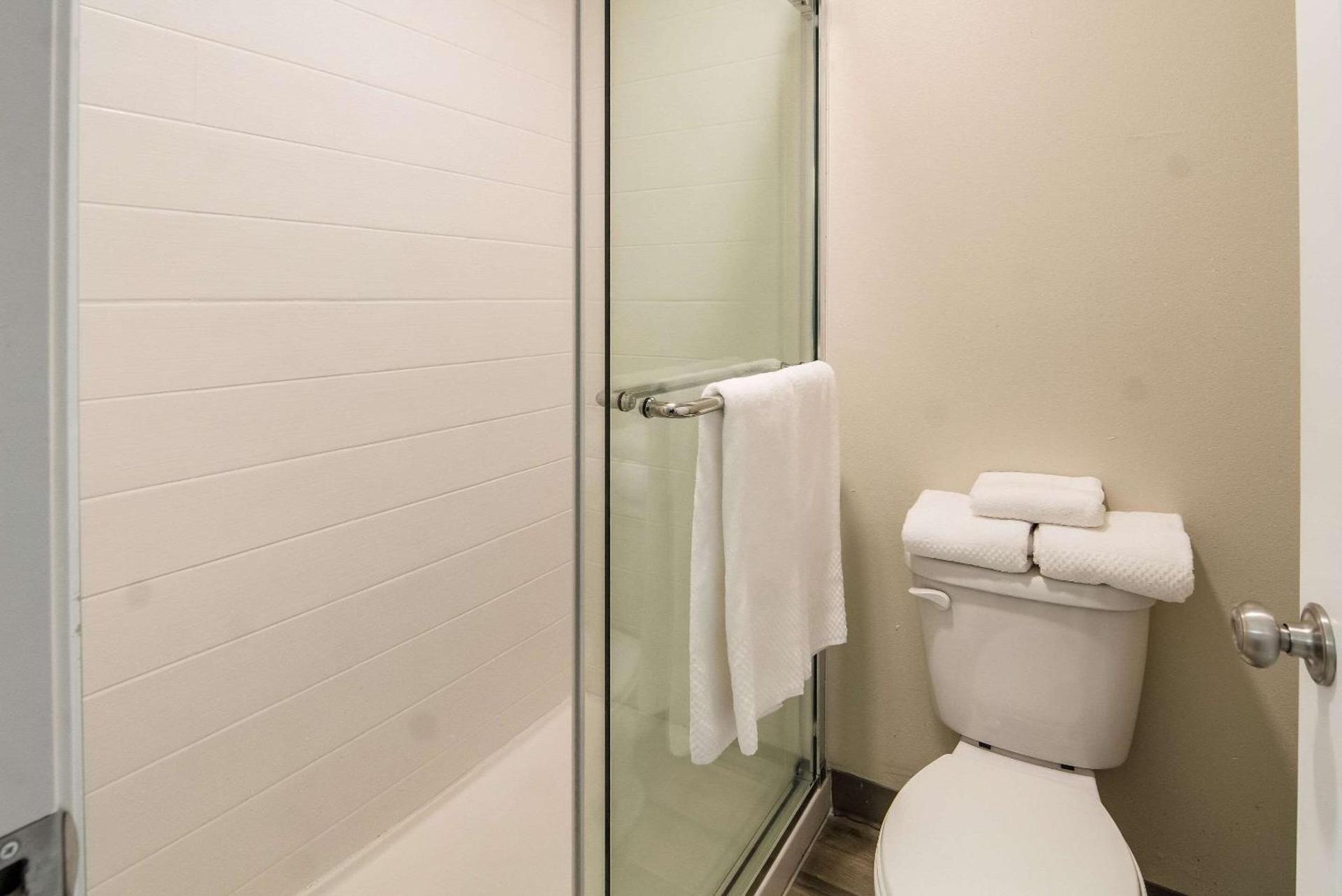 Quality Inn & Suites Dallas-Cityplace photo 5