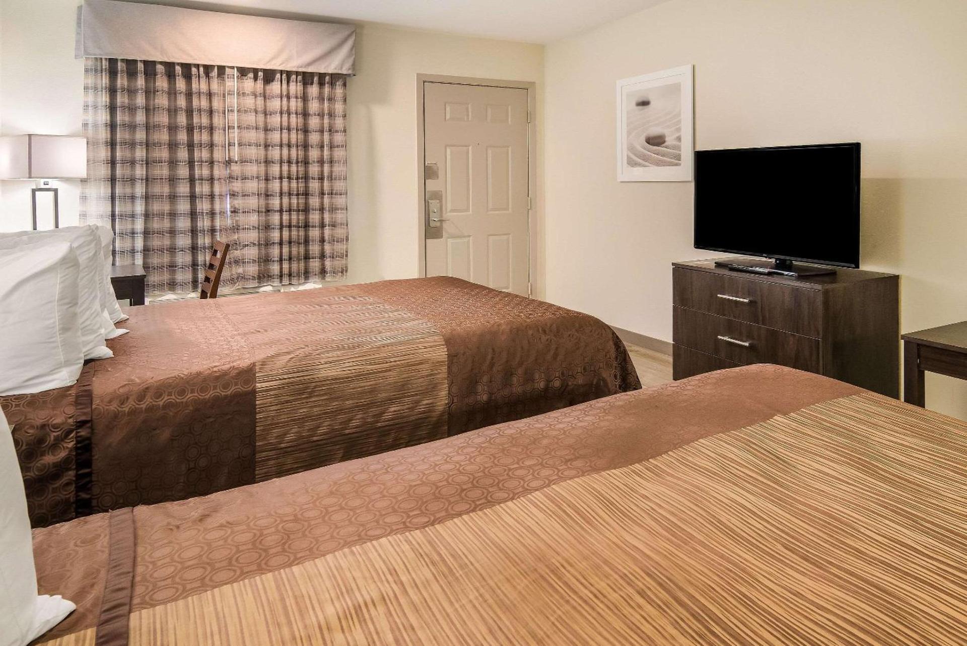 Quality Inn & Suites Dallas-Cityplace photo 8