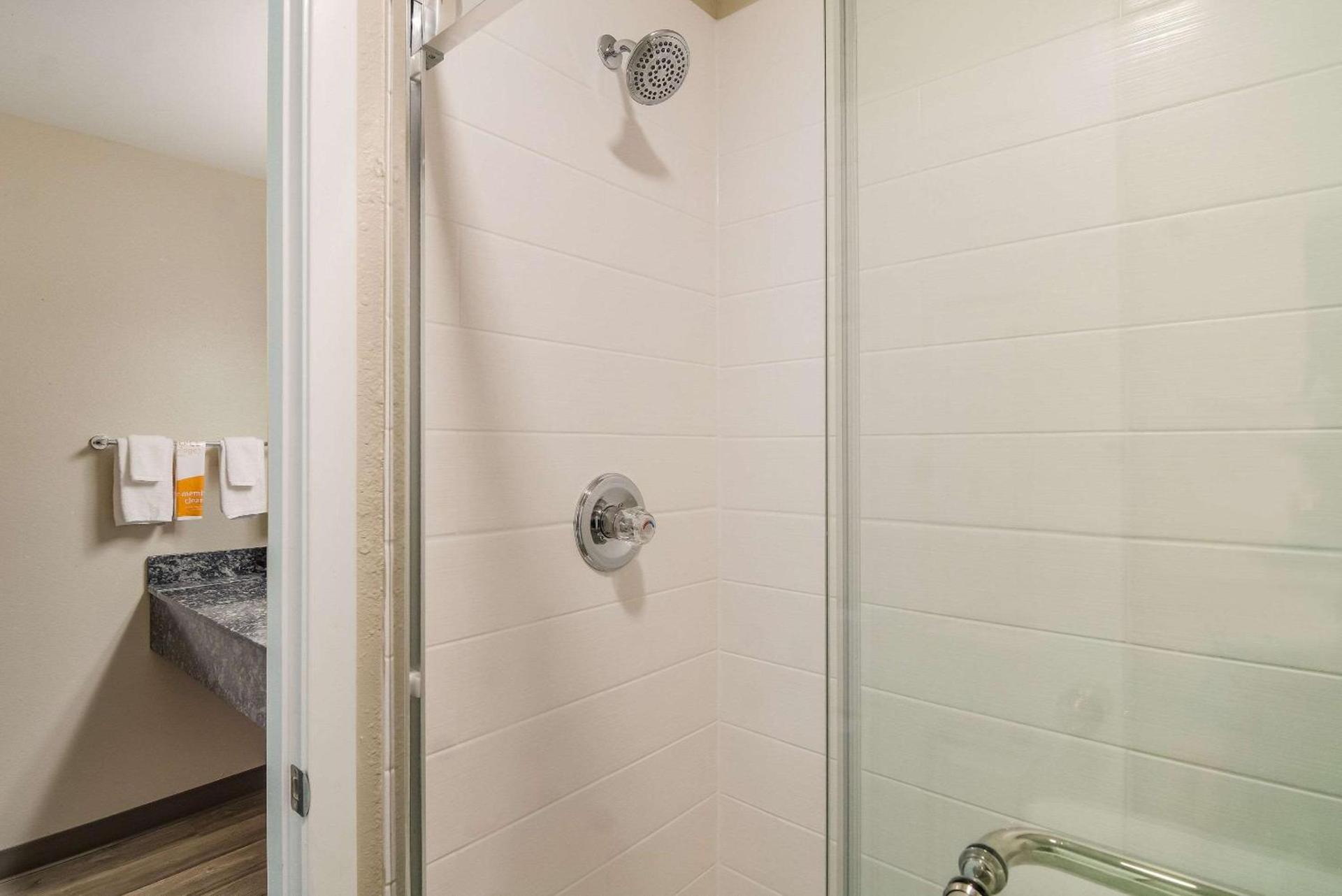 Quality Inn & Suites Dallas-Cityplace photo 9
