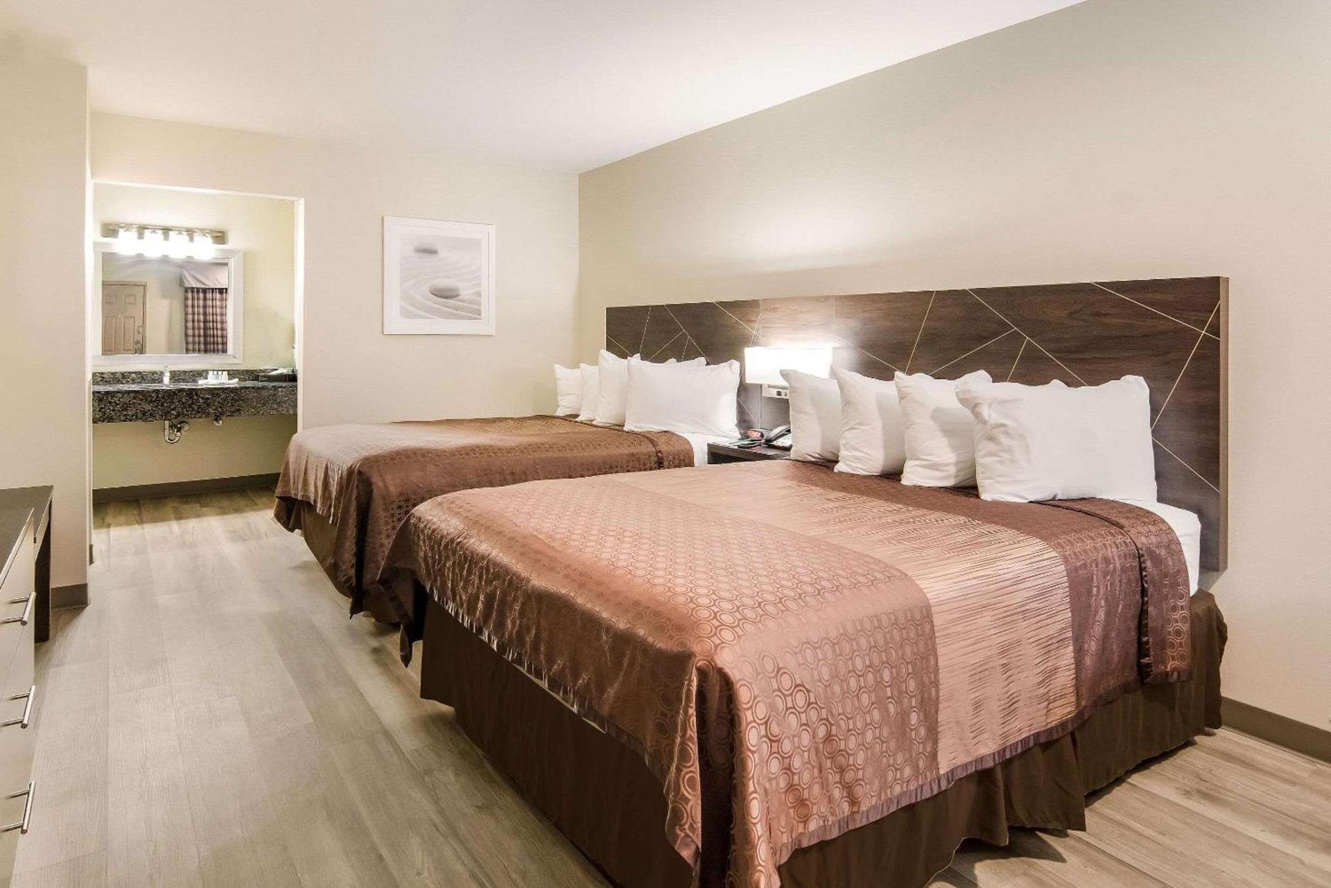 Quality Inn & Suites Dallas-Cityplace photo 7