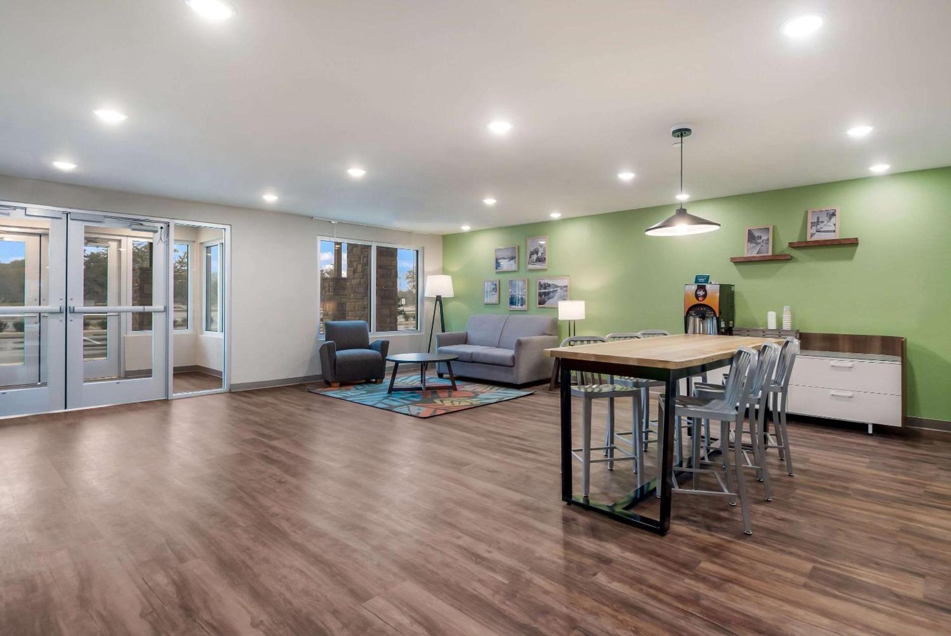 WoodSpring Suites Tampa Airport North Veterans Expressway photo 5