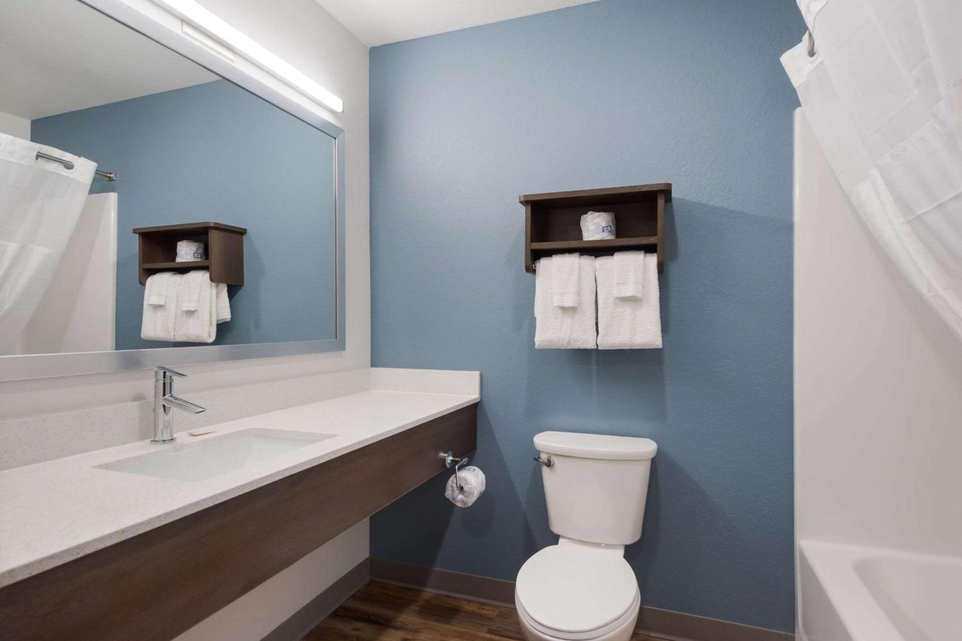 WoodSpring Suites Tampa Airport North Veterans Expressway photo 9