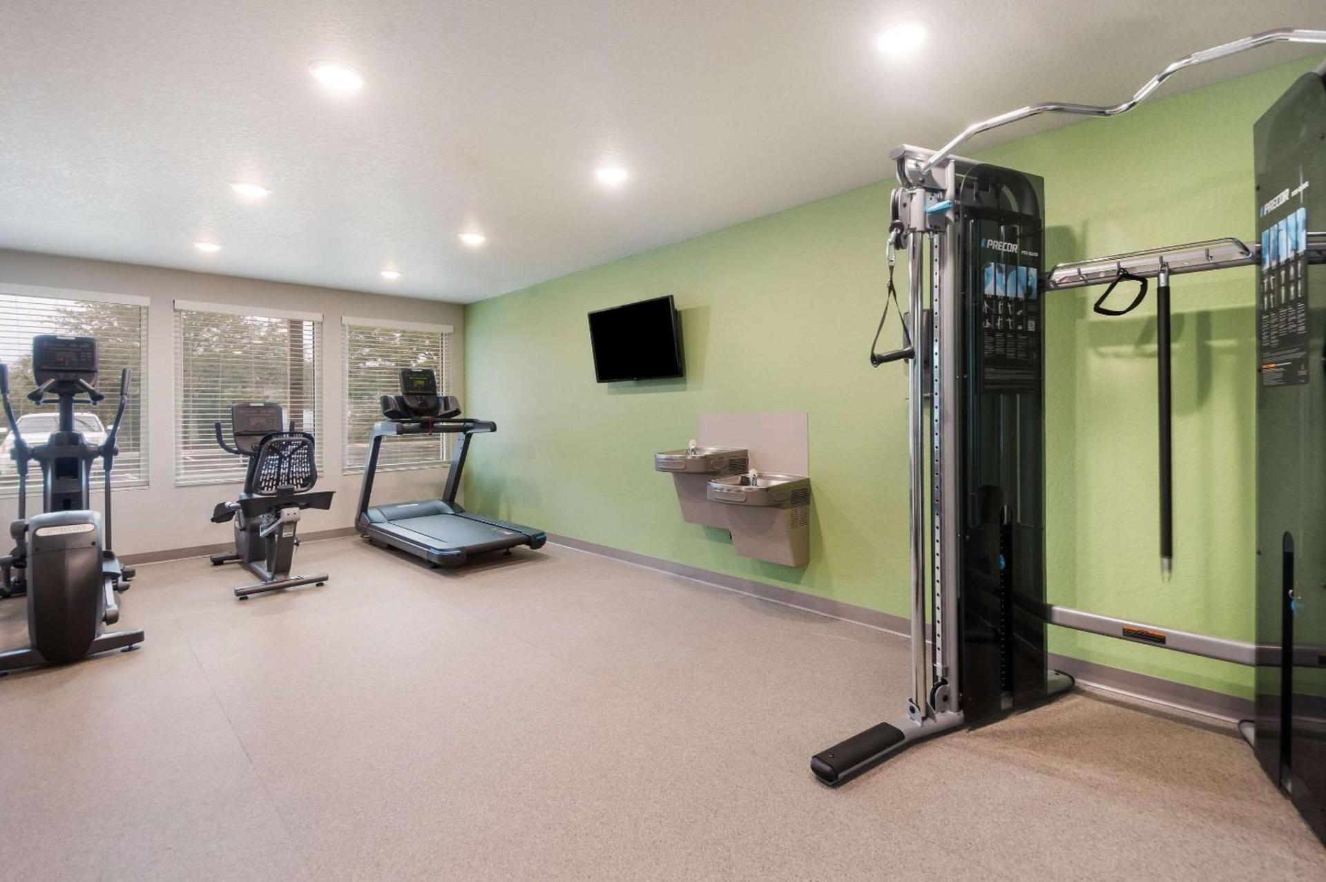 WoodSpring Suites Tampa Airport North Veterans Expressway photo 19