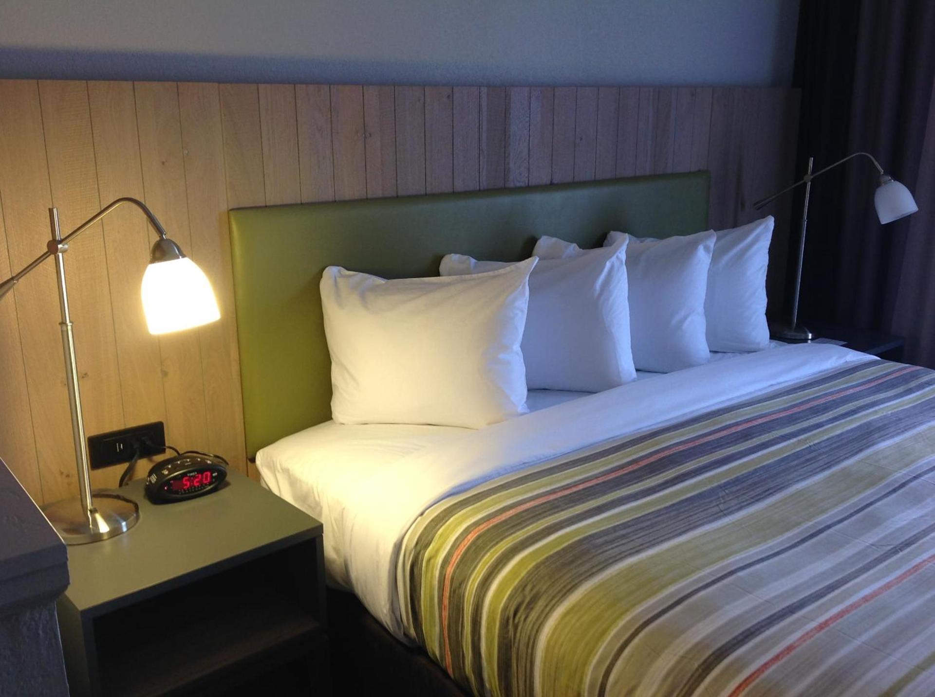 Country Inn & Suites by Radisson, Jackson, TN photo 4