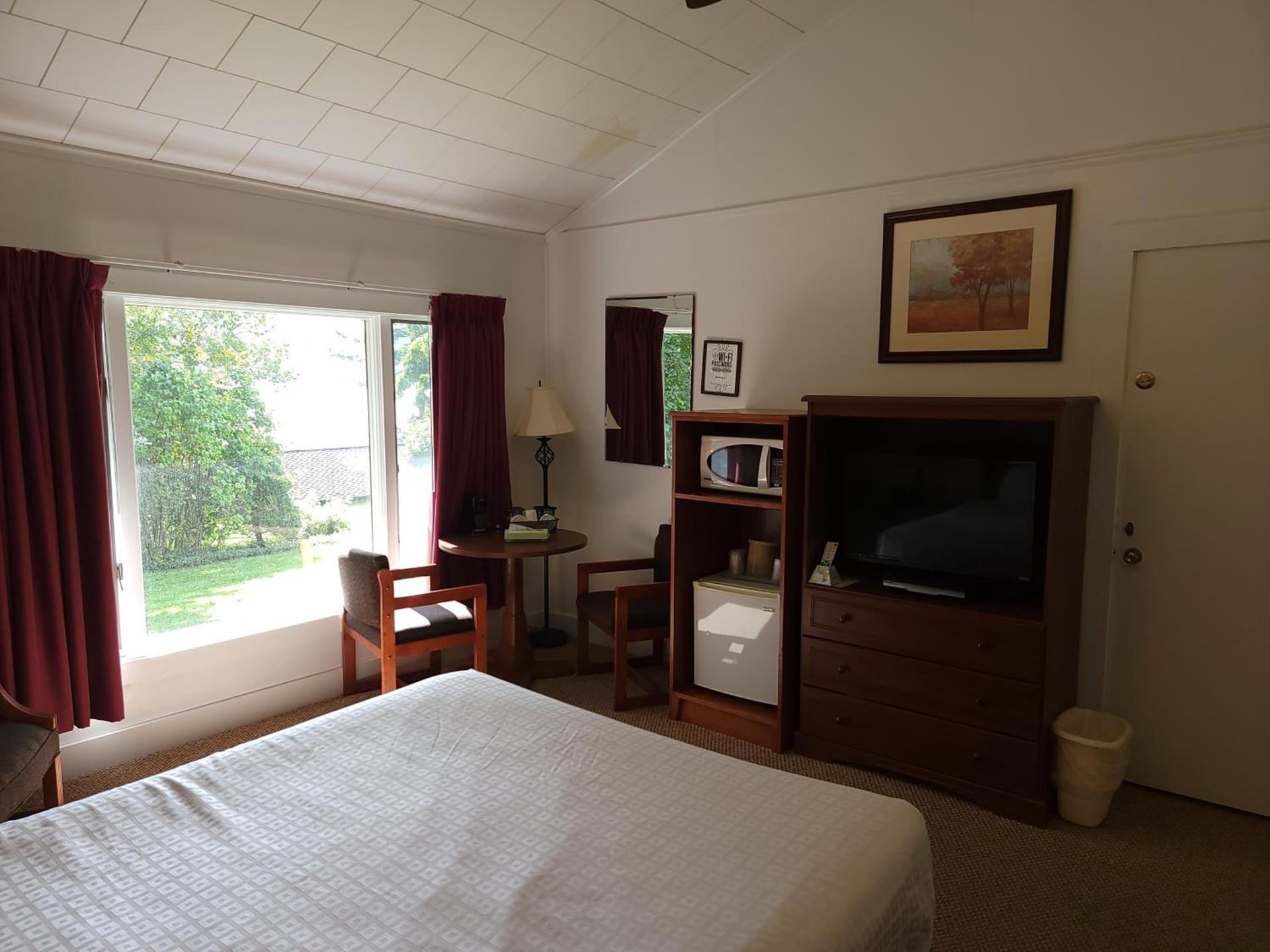 Hickory Grove Motor Inn - Cooperstown photo 15