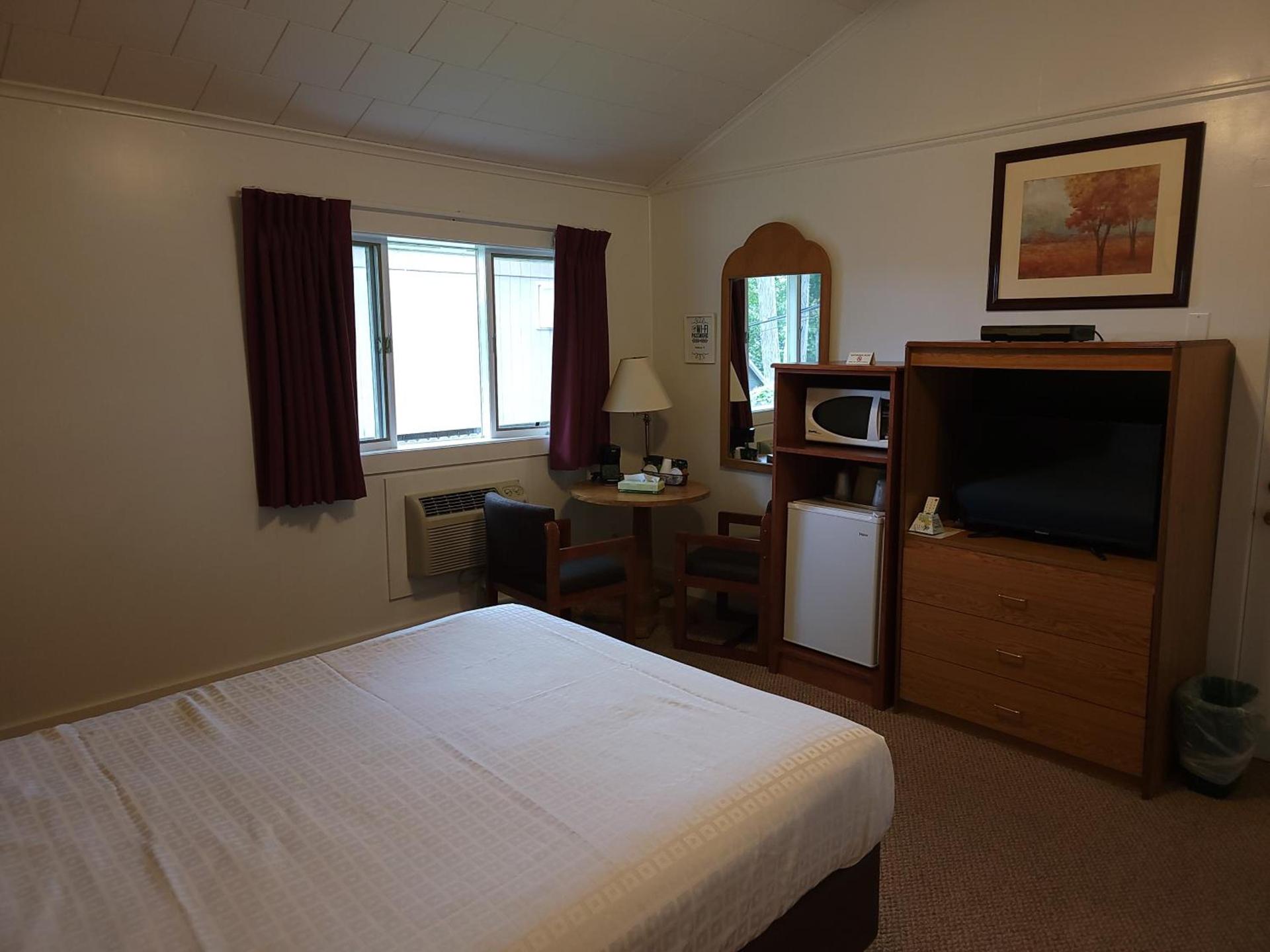 Hickory Grove Motor Inn - Cooperstown photo 18