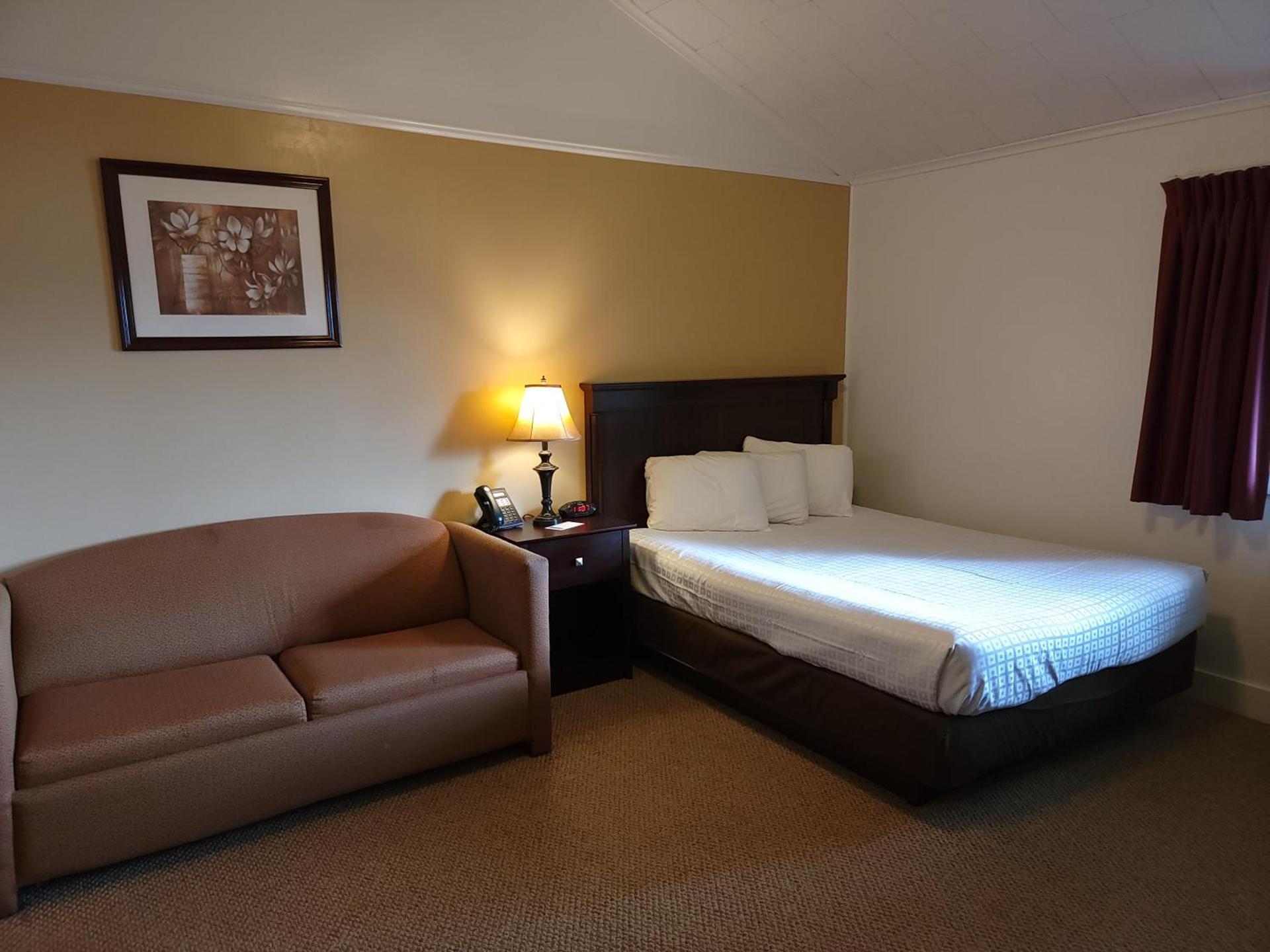 Hickory Grove Motor Inn - Cooperstown photo 19