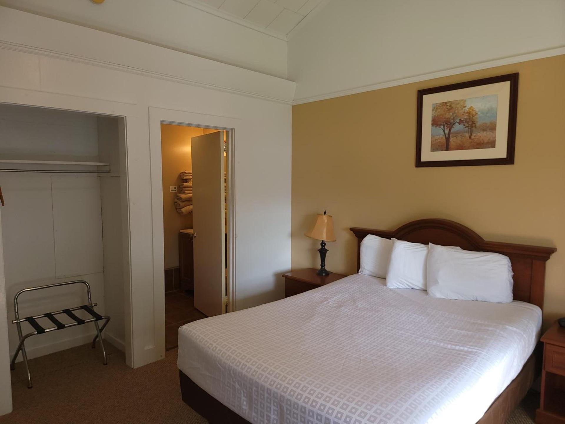 Hickory Grove Motor Inn - Cooperstown photo 12