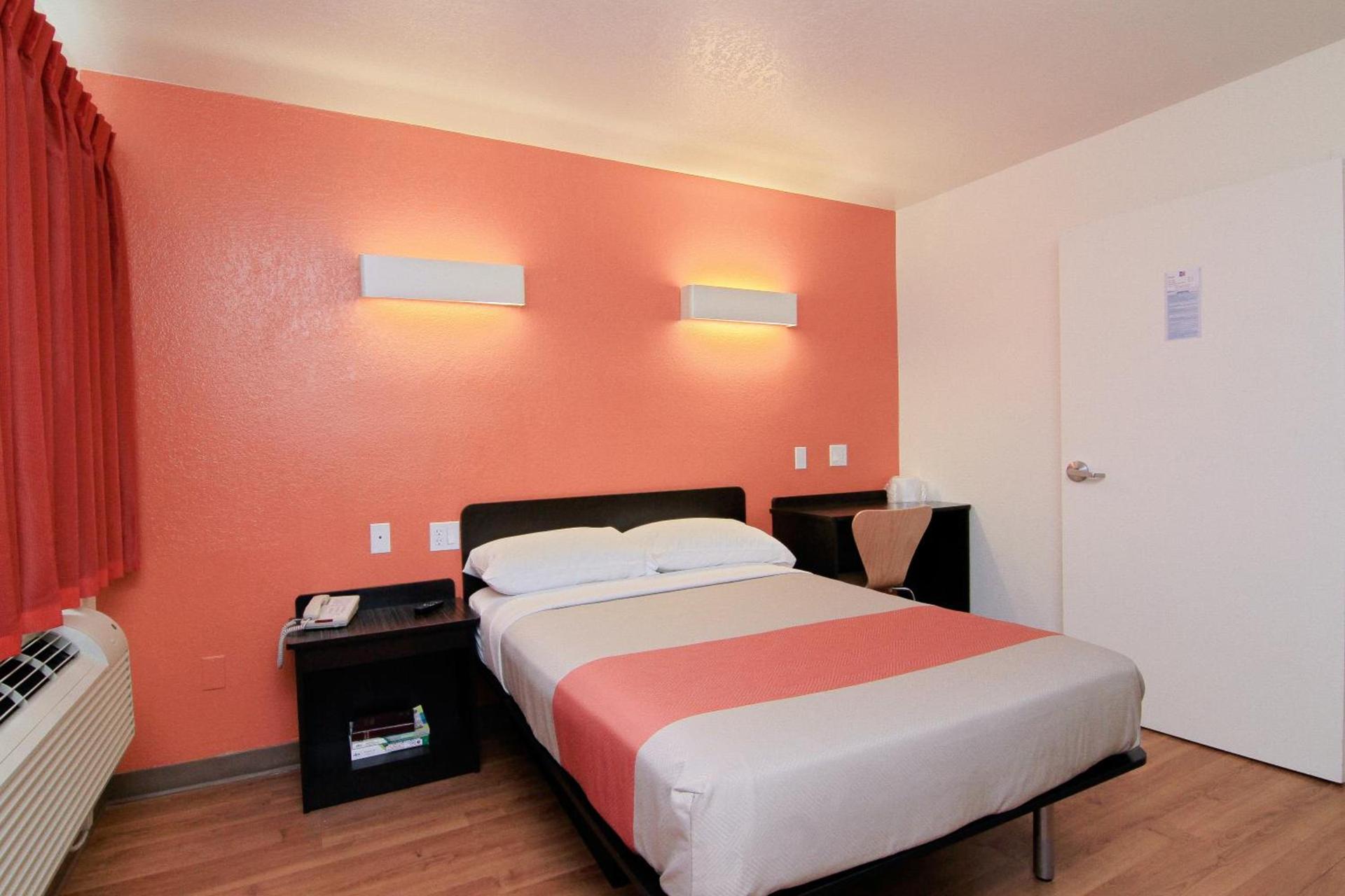 Motel 6 Old town Scottsdale Fashion Square photo 24