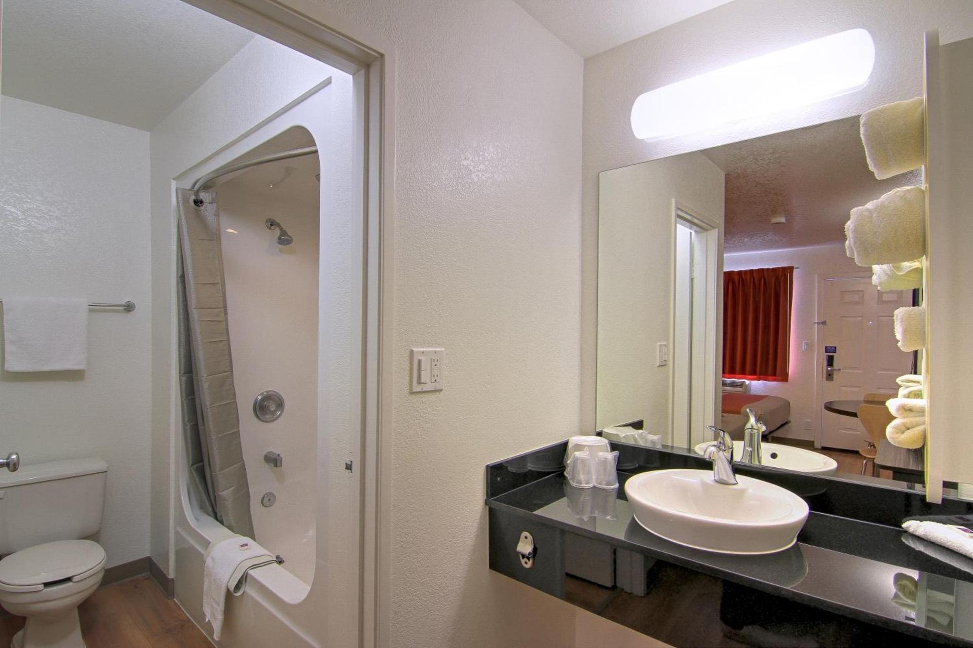Motel 6 Old town Scottsdale Fashion Square photo 27