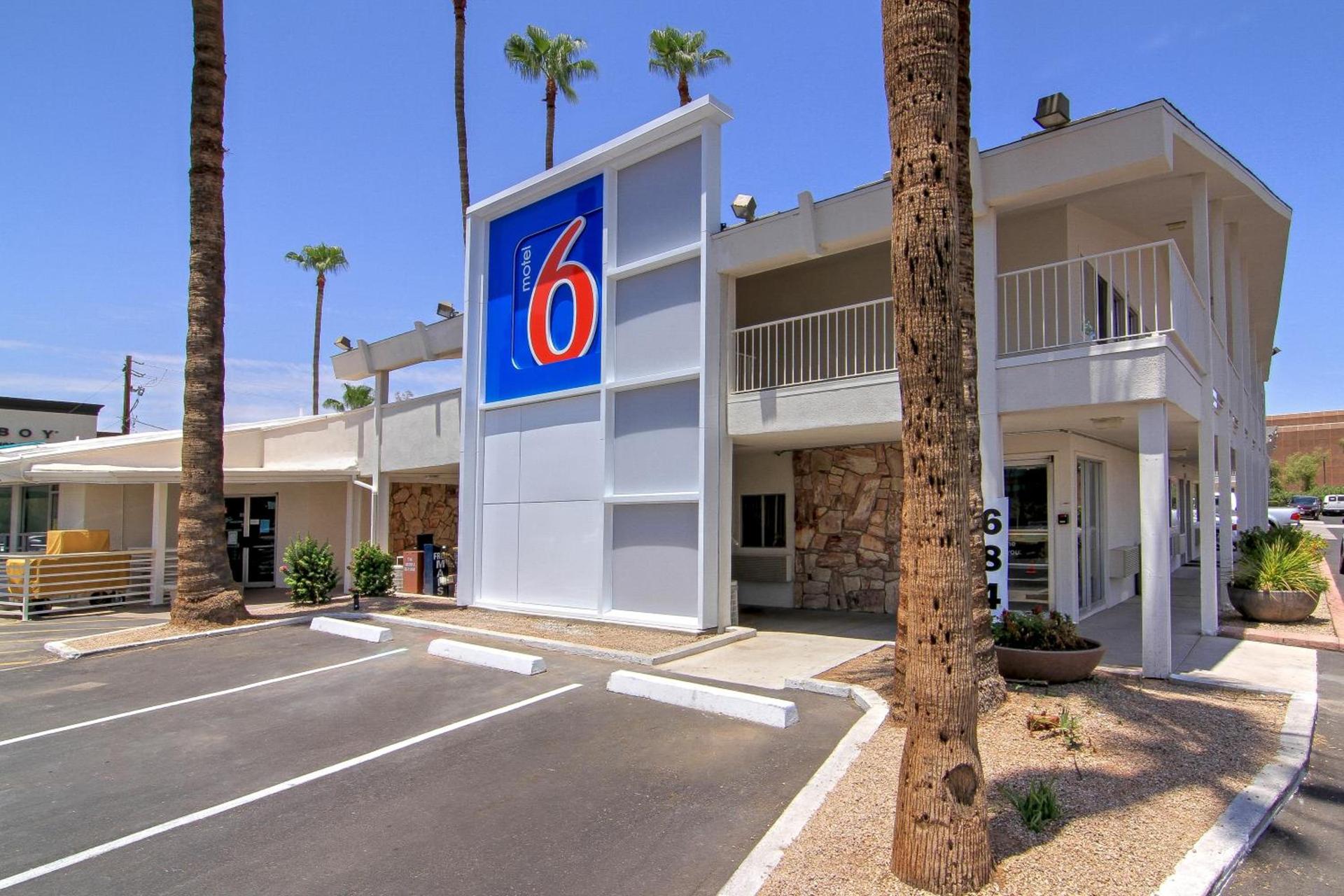 Motel 6 Old town Scottsdale Fashion Square photo 3