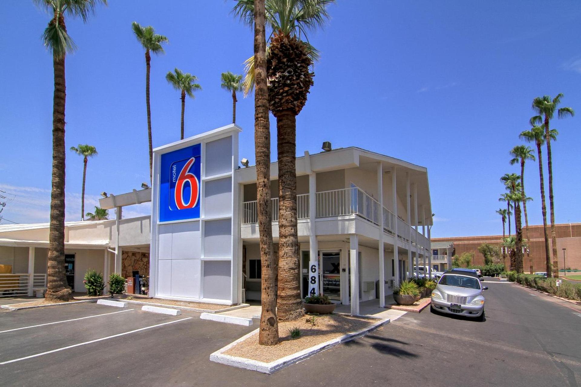 Motel 6 Old town Scottsdale Fashion Square photo 2