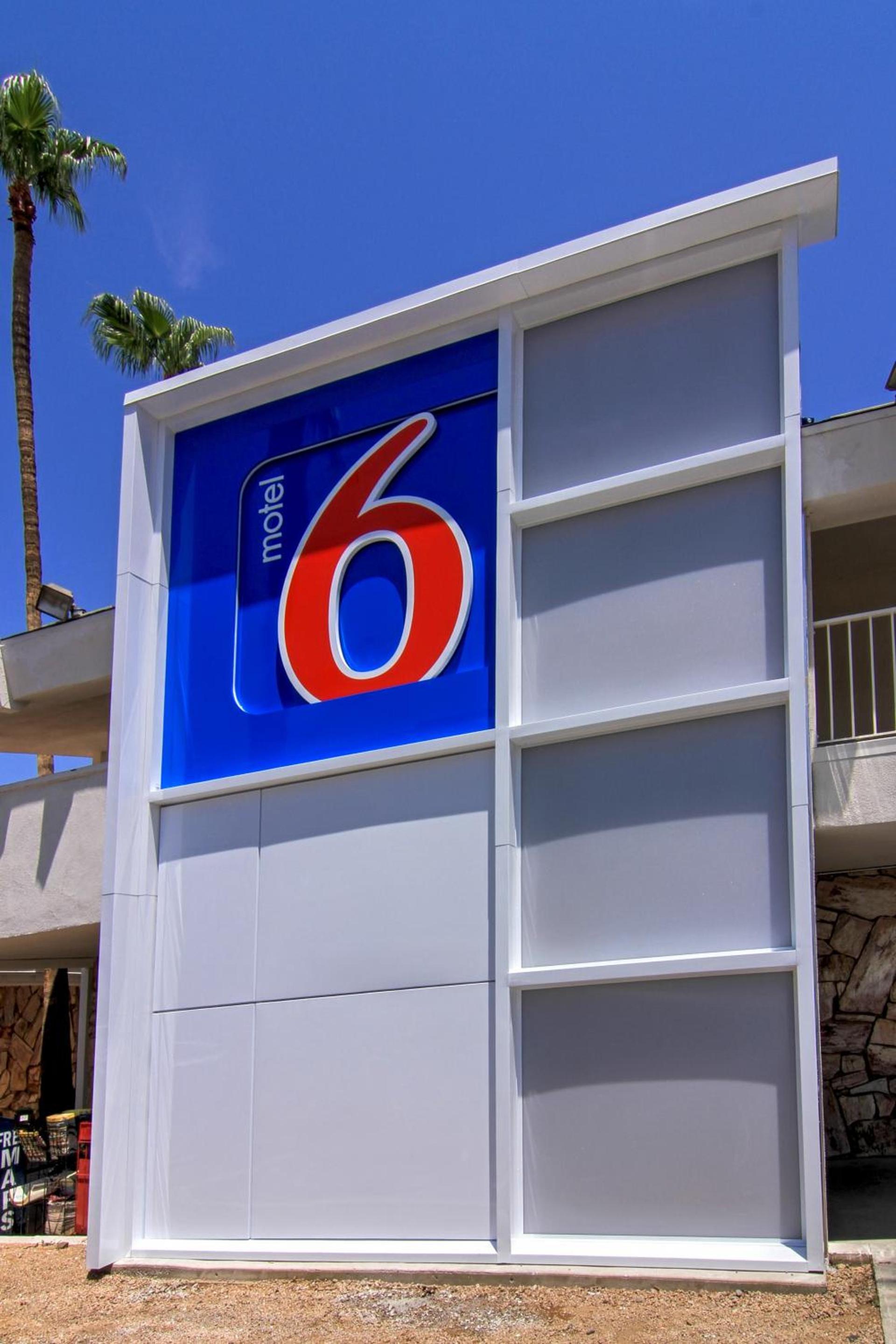 Motel 6 Old town Scottsdale Fashion Square photo 4