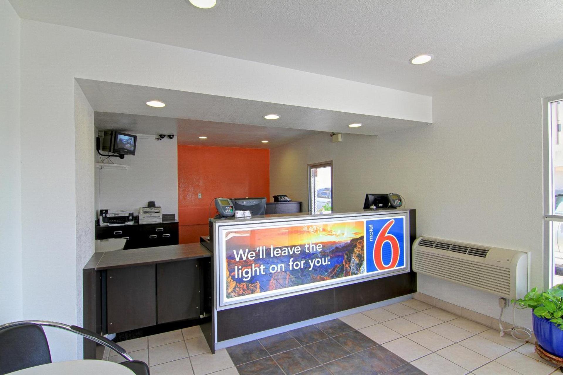Motel 6 Old town Scottsdale Fashion Square photo 17