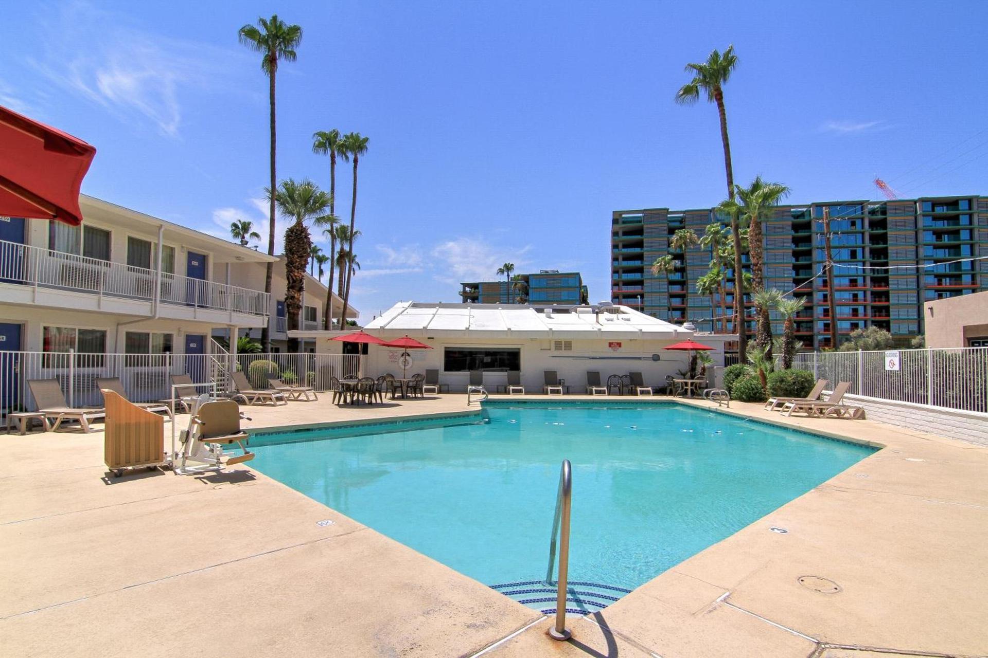 Motel 6 Old town Scottsdale Fashion Square photo 7