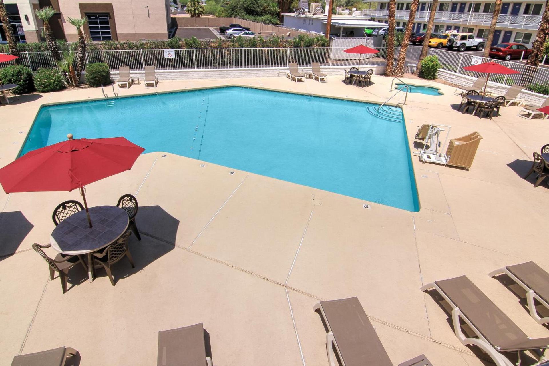 Motel 6 Old town Scottsdale Fashion Square photo 12