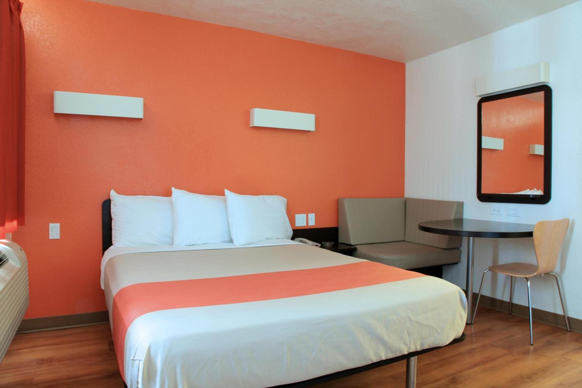 Motel 6 Old town Scottsdale Fashion Square photo 23